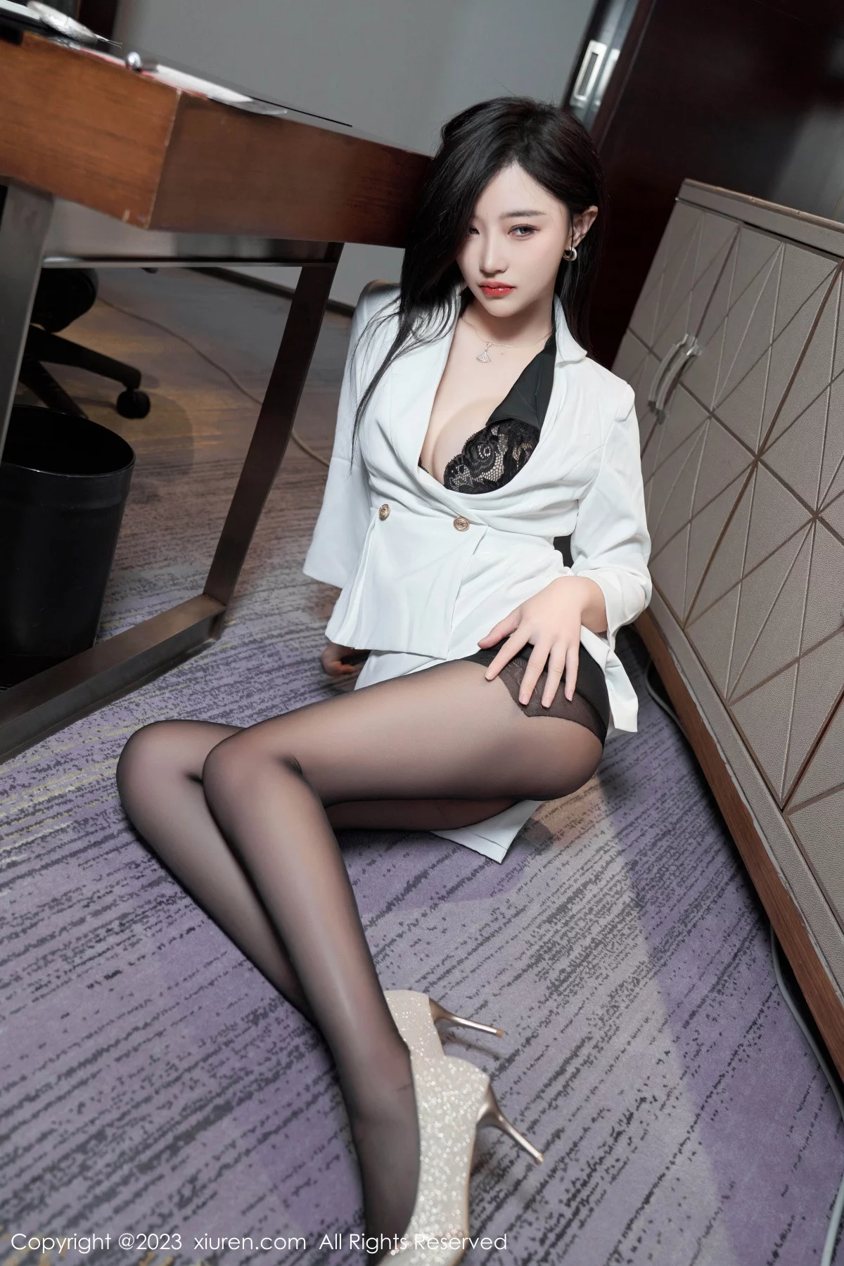 [XiuRen秀人网]第6900期_模特妙可可Cheese性感黑色蕾丝薄纱服秀完美身材惹火诱惑写真80P
