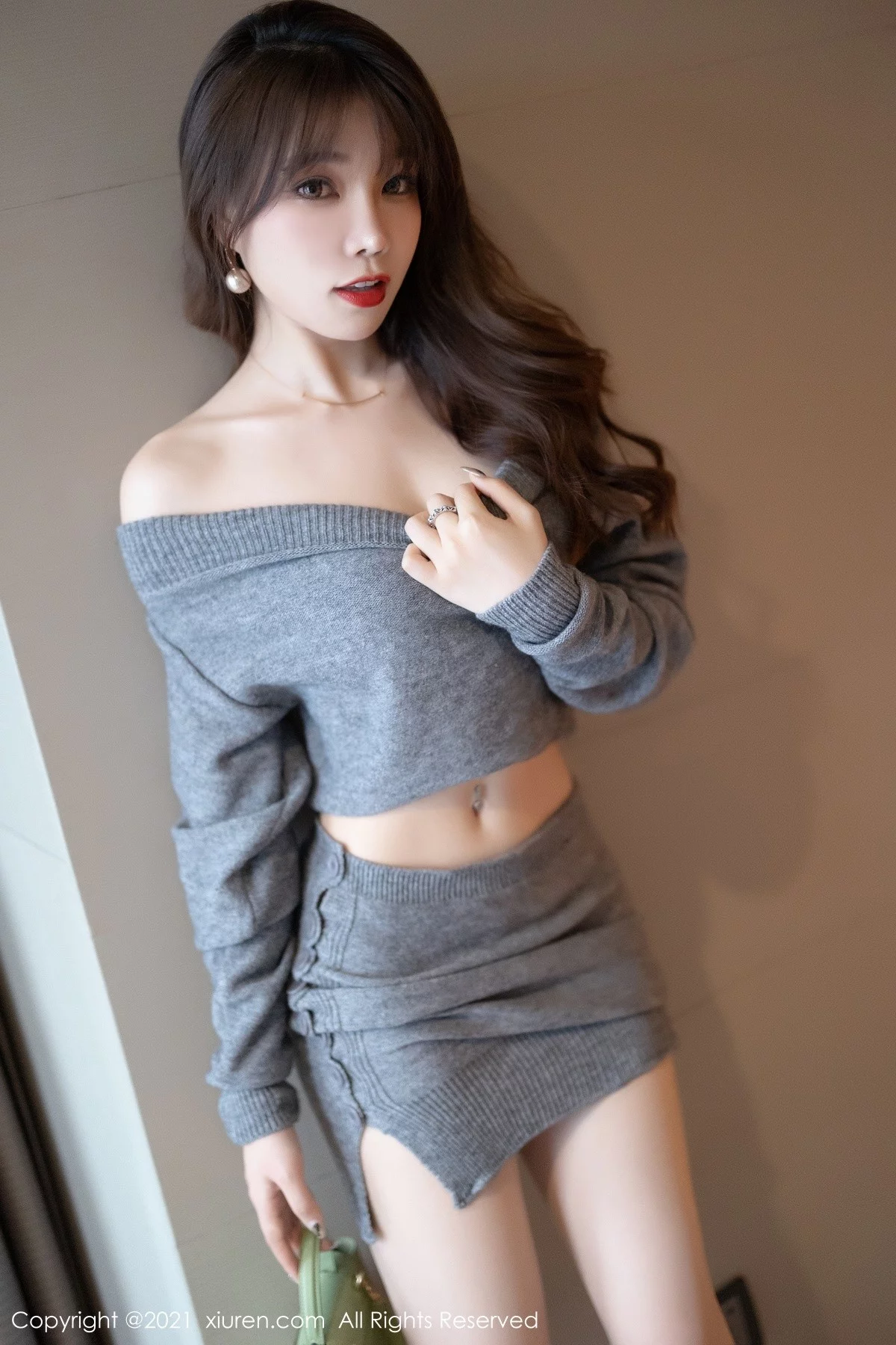 [[XiuRen秀人网]秀人网]No.4239_女神芝芝Booty私房针织衣套装配肉丝裤袜半脱秀翘臀诱惑写真90P