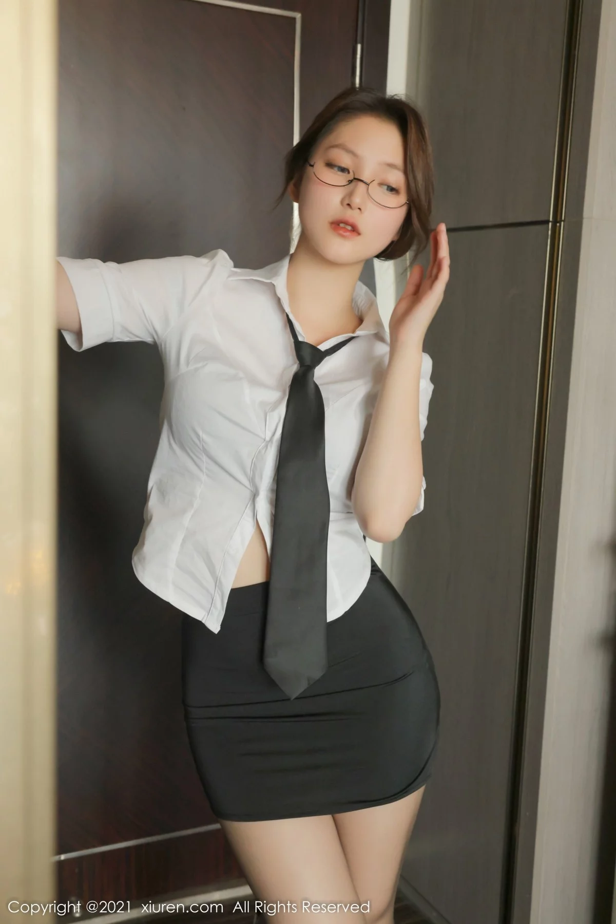 [[XiuRen秀人网]秀人网]No.4311_新人模特兔妹妹私房白衬衣黑短裙半脱露性感内衣完美诱惑写真85P