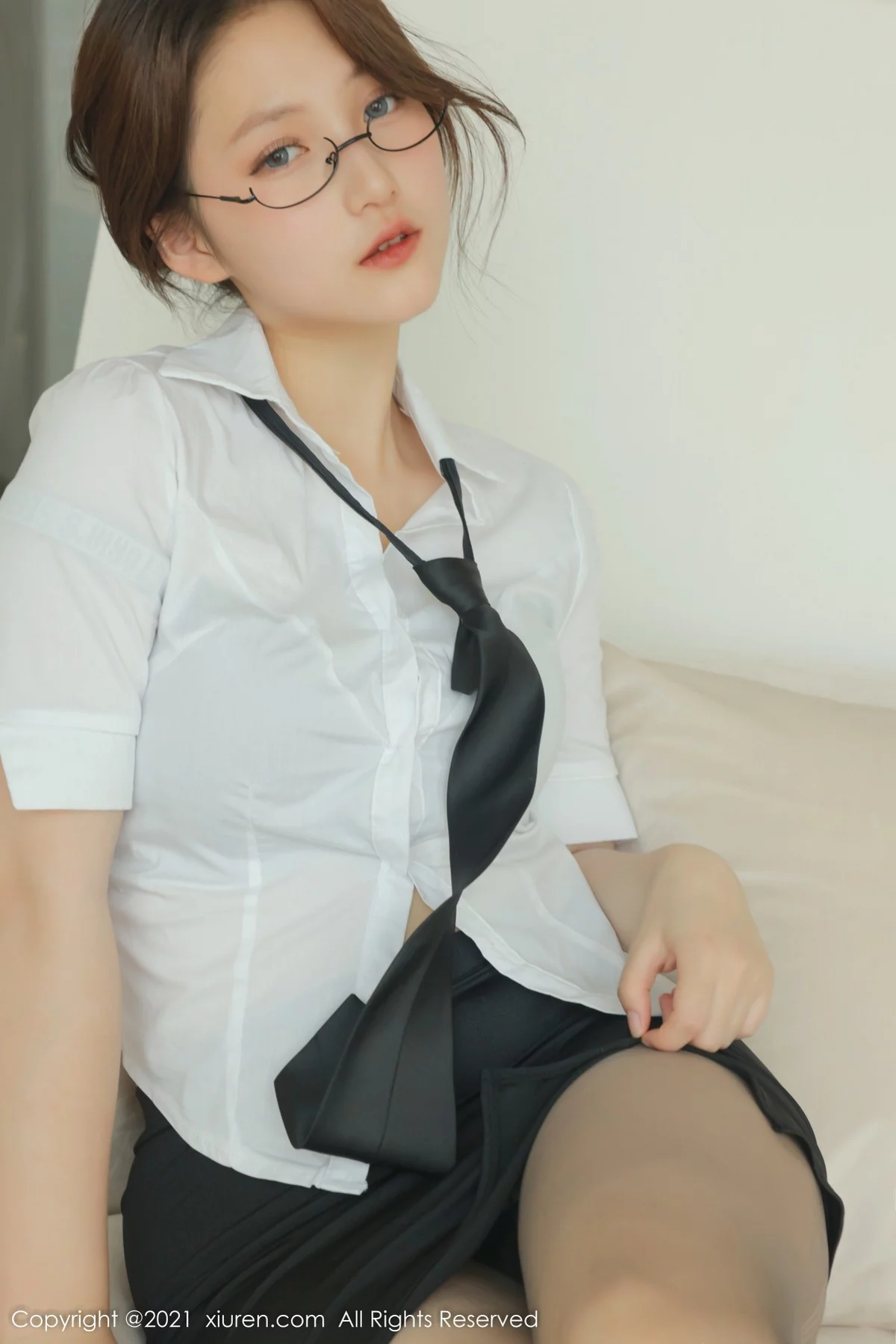 [[XiuRen秀人网]秀人网]No.4311_新人模特兔妹妹私房白衬衣黑短裙半脱露性感内衣完美诱惑写真85P