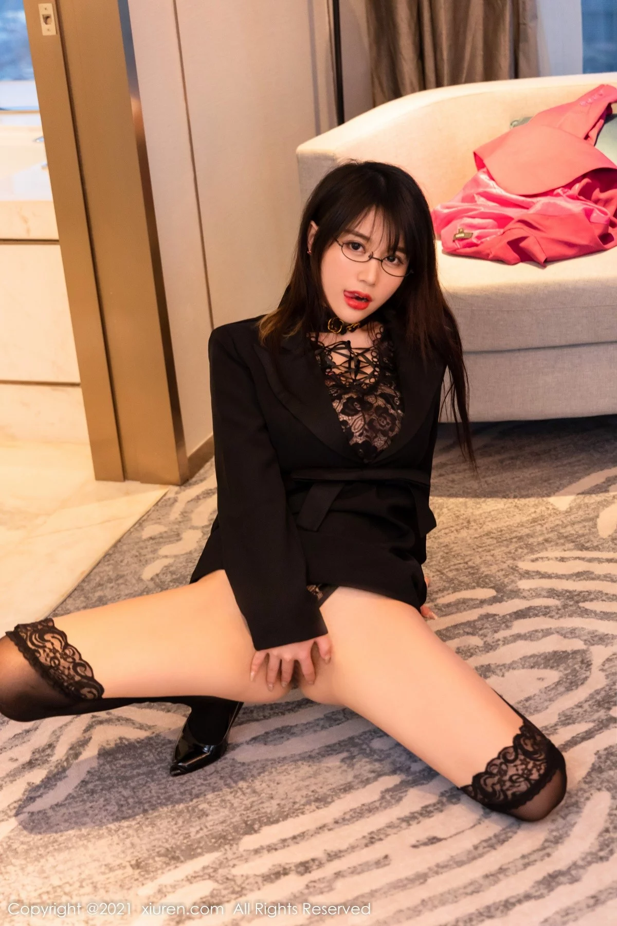 [[XiuRen秀人网]秀人网]No.4317_模特美七Mia青海旅拍黑色蕾丝内衣配丁字裤秀惹火身材诱惑写真67P