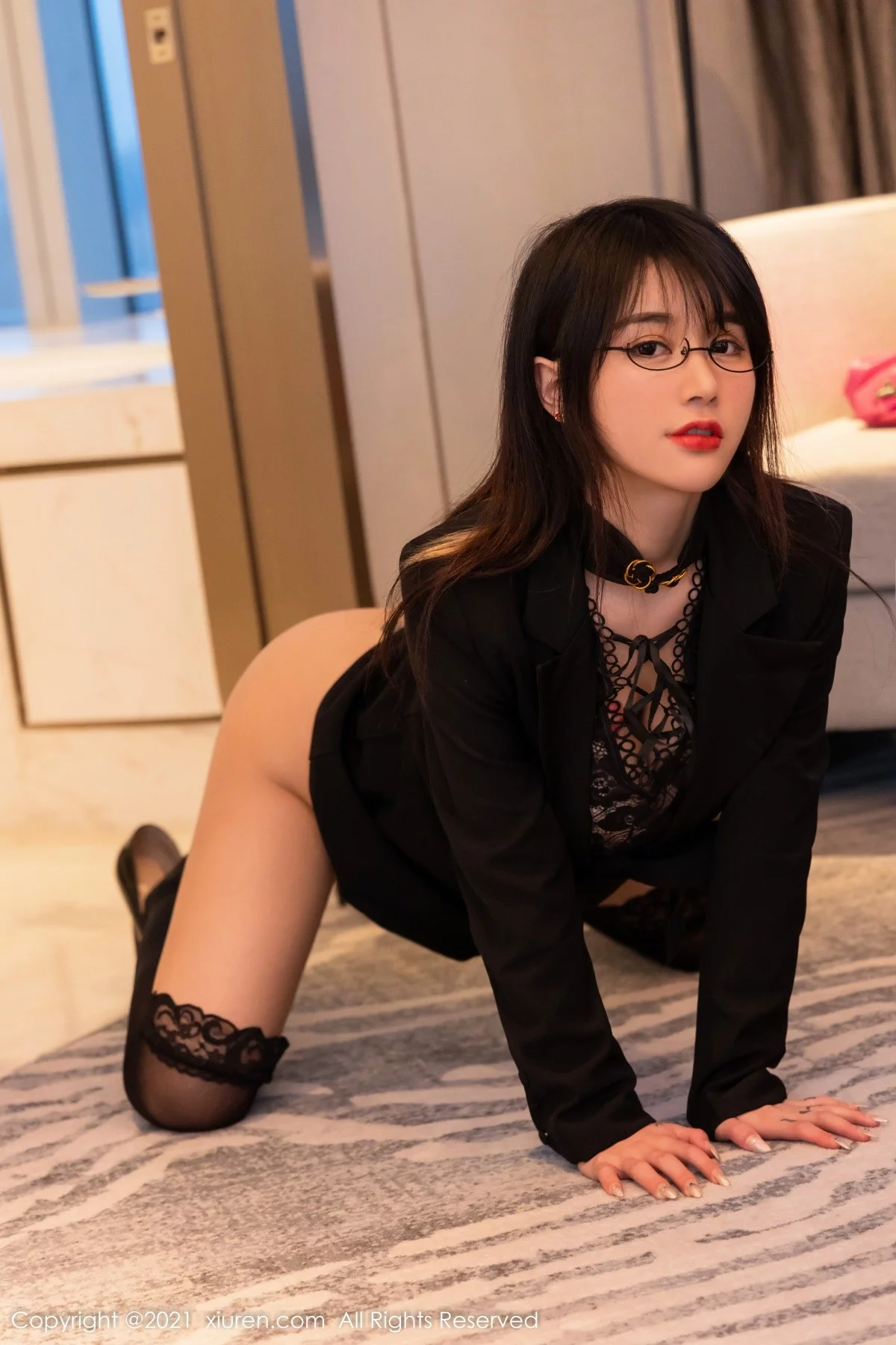 [[XiuRen秀人网]秀人网]No.4317_模特美七Mia青海旅拍黑色蕾丝内衣配丁字裤秀惹火身材诱惑写真67P
