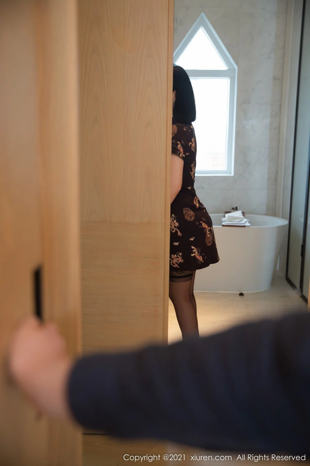 [[XiuRen秀人网]秀人网]No.4334_模特一颗甜蛋黄a黑花裙配精致内衣蕾丝吊袜秀火辣身材诱惑写真79P