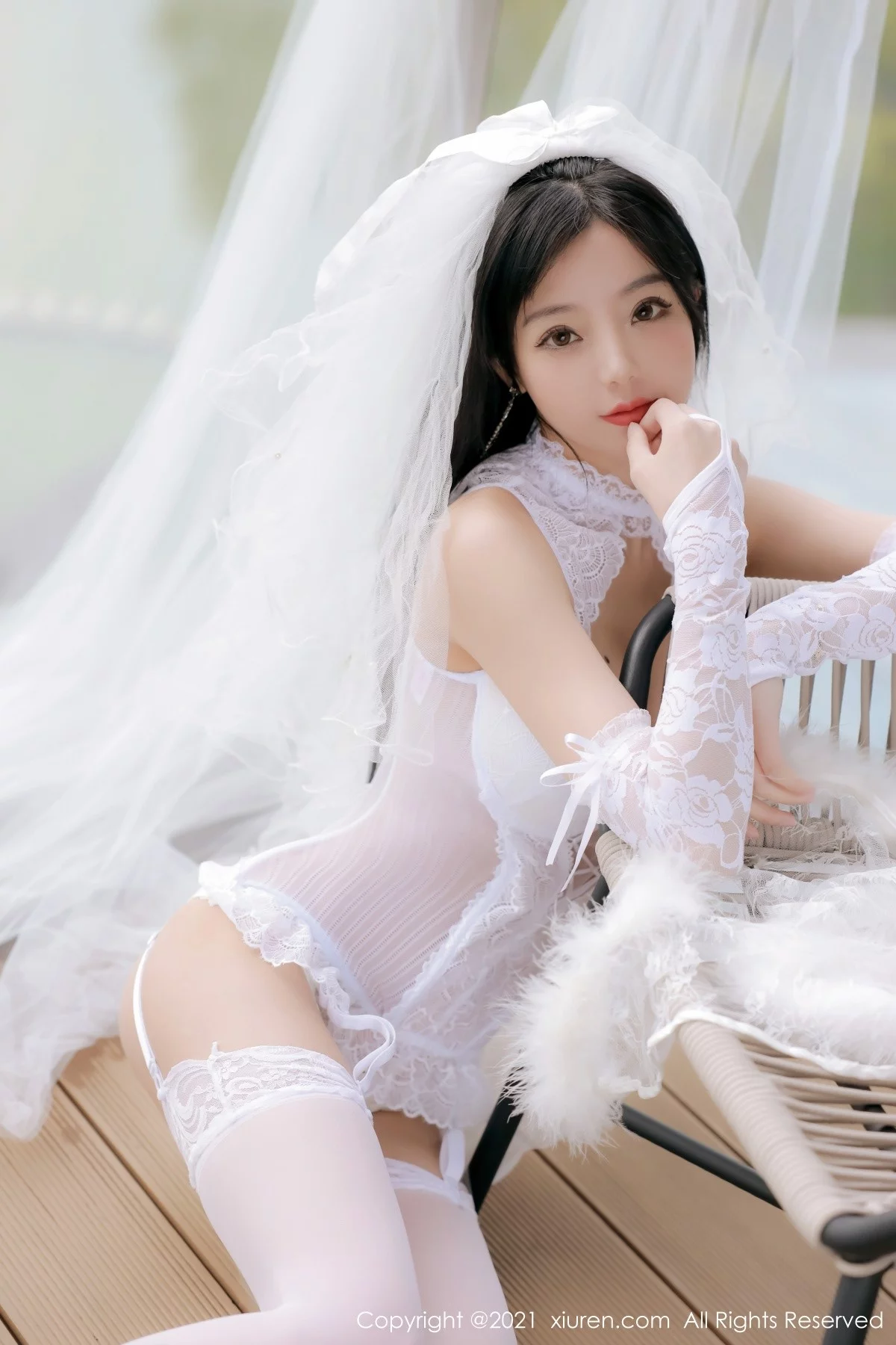 [[XiuRen秀人网]秀人网]No.4339_模特佘贝拉bella大理旅拍私房性感纯白婚纱配蕾丝吊袜诱惑写真48P