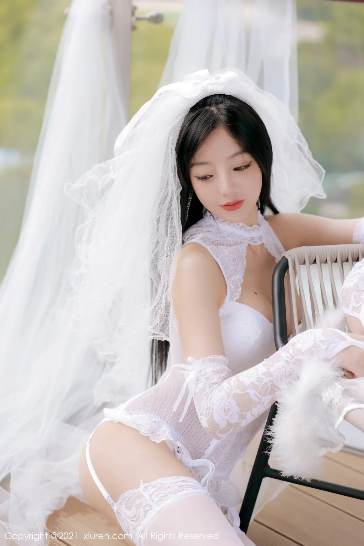 [[XiuRen秀人网]秀人网]No.4339_模特佘贝拉bella大理旅拍私房性感纯白婚纱配蕾丝吊袜诱惑写真48P
