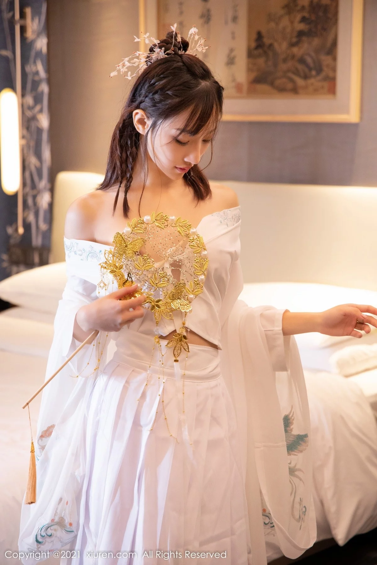 [[XiuRen秀人网]秀人网]No.4344_模特西门小玉古装服饰主题私房半脱白色长衫秀凹凸身材诱惑写真53P