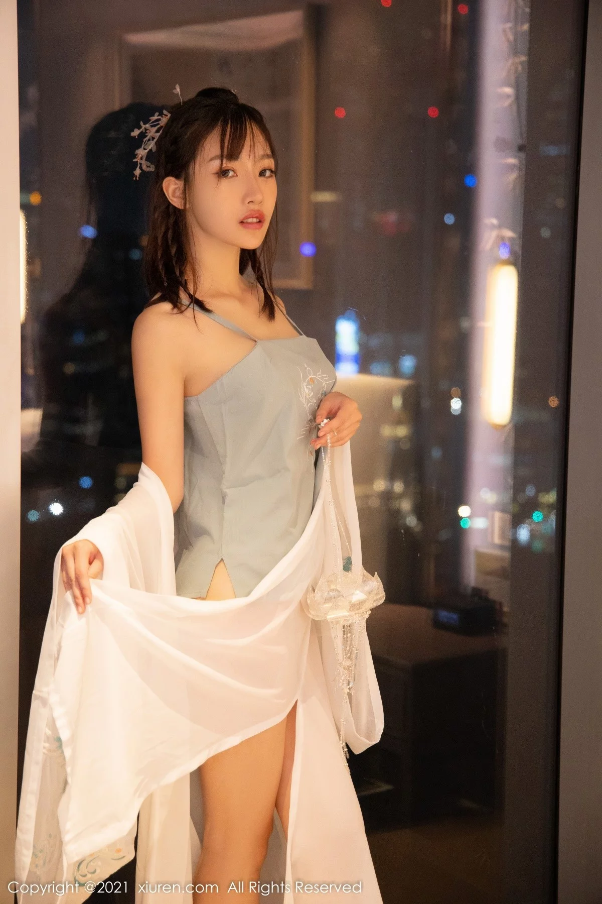 [[XiuRen秀人网]秀人网]No.4344_模特西门小玉古装服饰主题私房半脱白色长衫秀凹凸身材诱惑写真53P