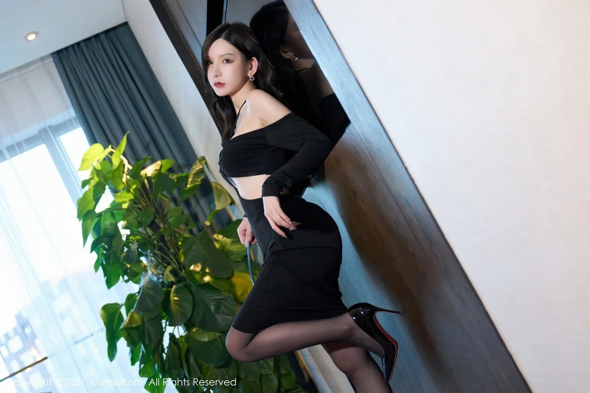 [[XiuRen秀人网]秀人网]No.4354_女神周于希Sally私房精致黑色上衣配超薄无内黑丝秀翘臀诱惑写真80P