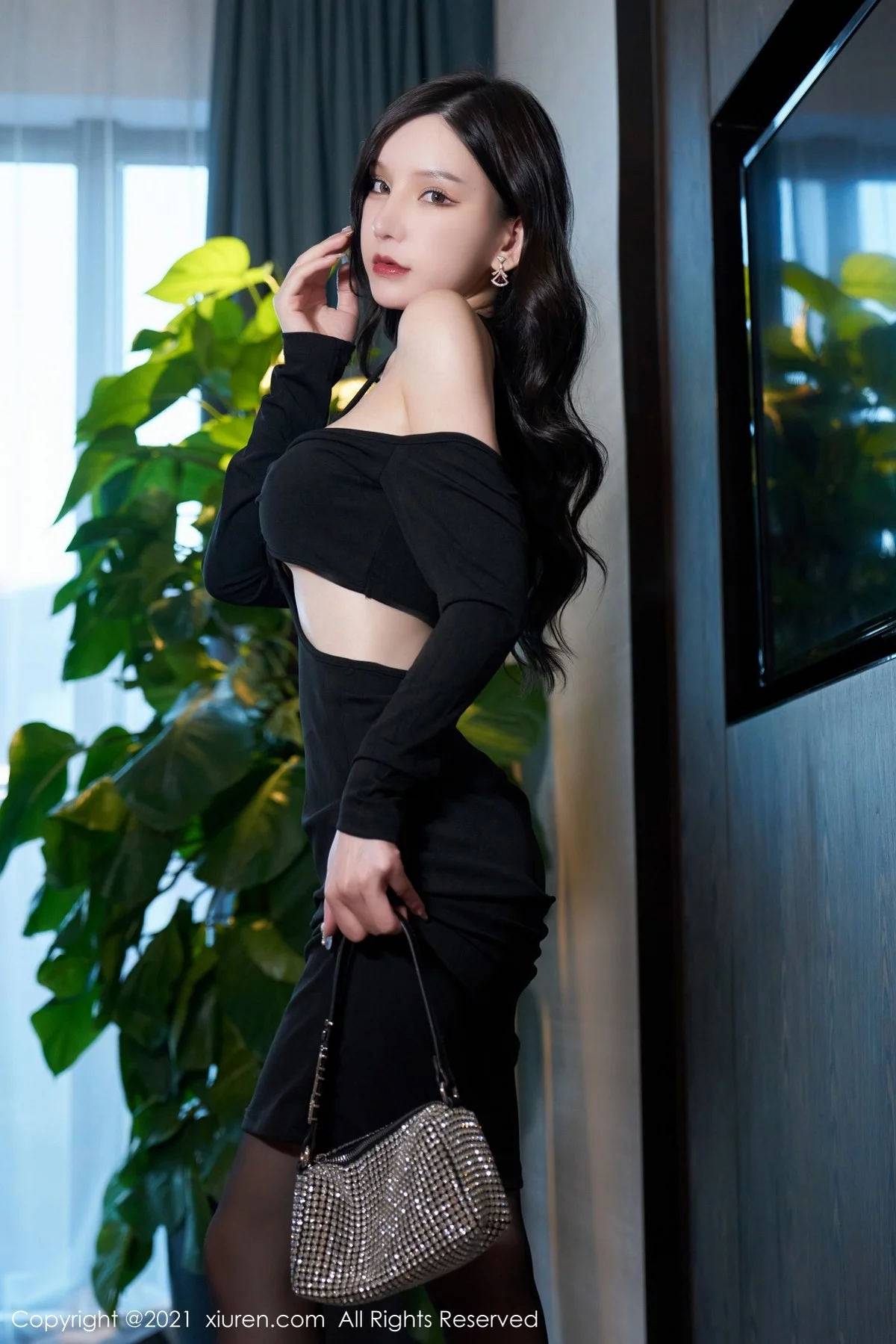 [[XiuRen秀人网]秀人网]No.4354_女神周于希Sally私房精致黑色上衣配超薄无内黑丝秀翘臀诱惑写真80P