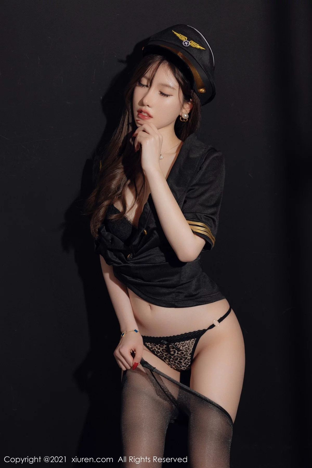 [[XiuRen秀人网]秀人网]No.4355_模特美桃酱黑色空军制服主题超薄黑丝裤袜秀翘臀美腿诱惑写真63P