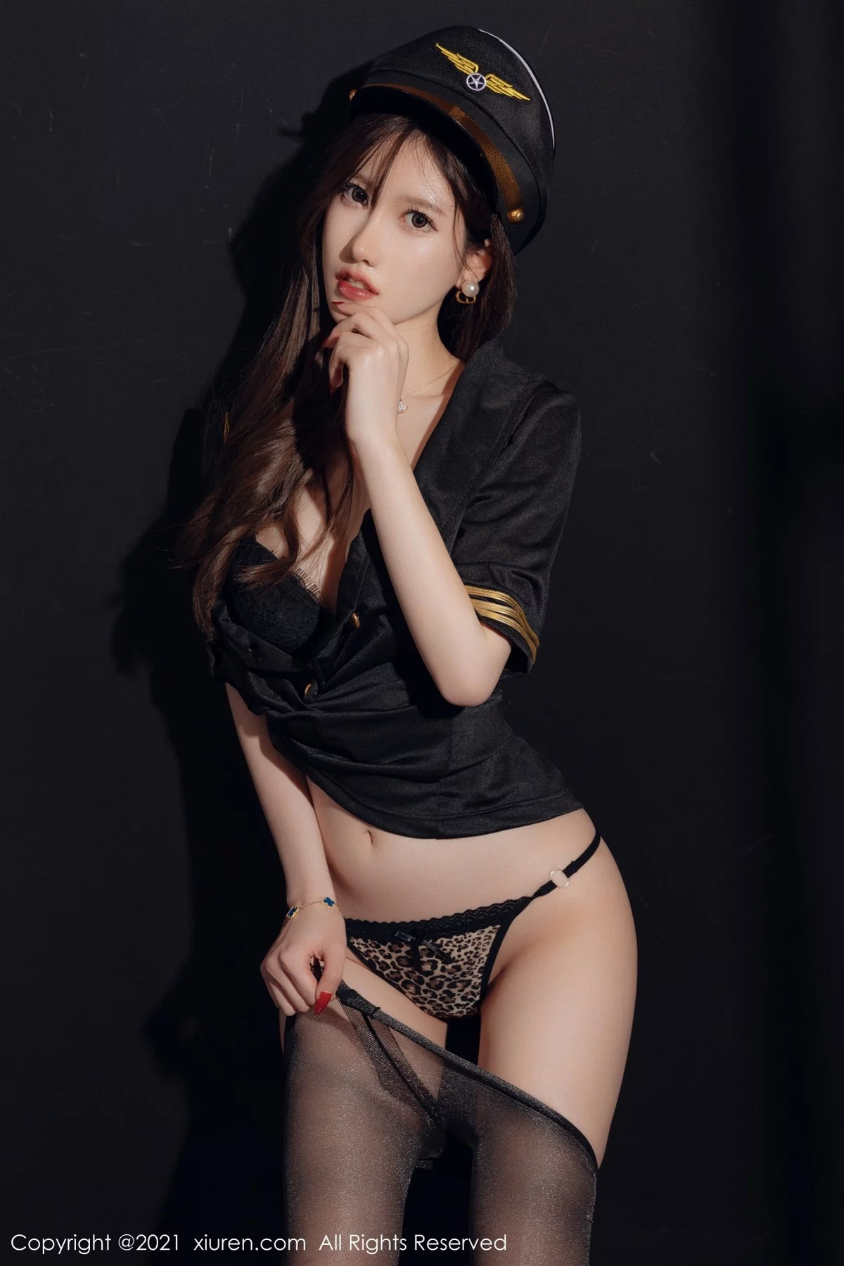 [[XiuRen秀人网]秀人网]No.4355_模特美桃酱黑色空军制服主题超薄黑丝裤袜秀翘臀美腿诱惑写真63P