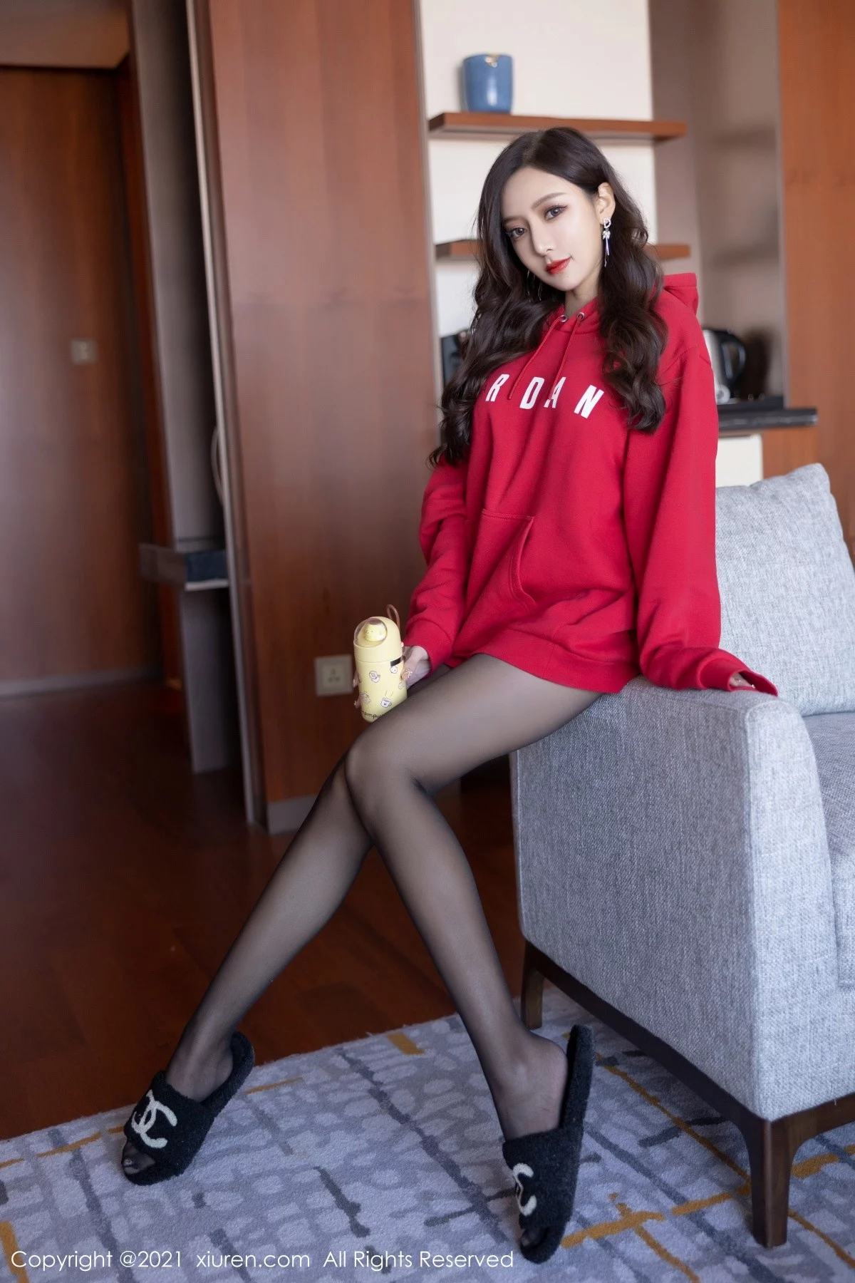 [[XiuRen秀人网]秀人网]No.4356_女神王馨瑶yanni私房脱红色卫衣露性感内衣配蕾丝袜诱惑写真82P