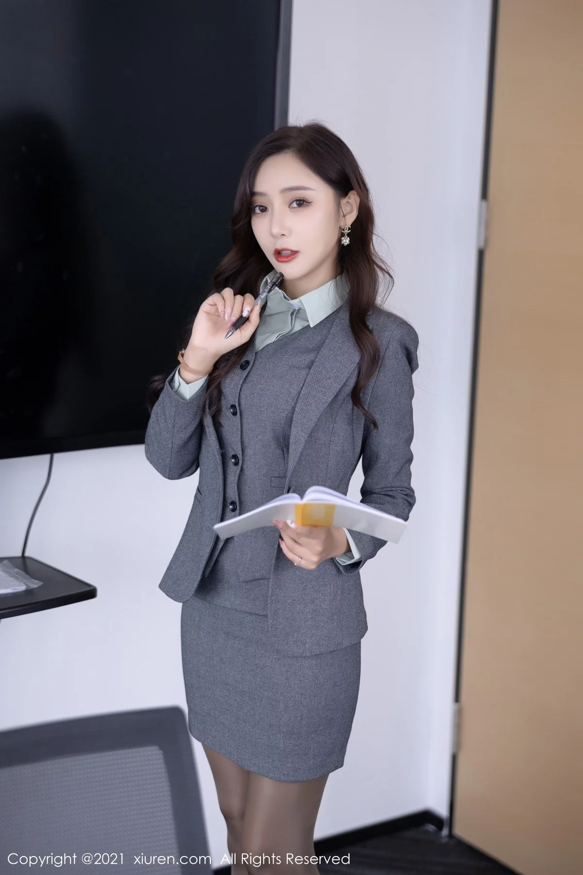 [[XiuRen秀人网]秀人网]No.4251_女神王馨瑶yanni私房半脱露性感内衣超薄黑丝裤袜完美诱惑写真80P