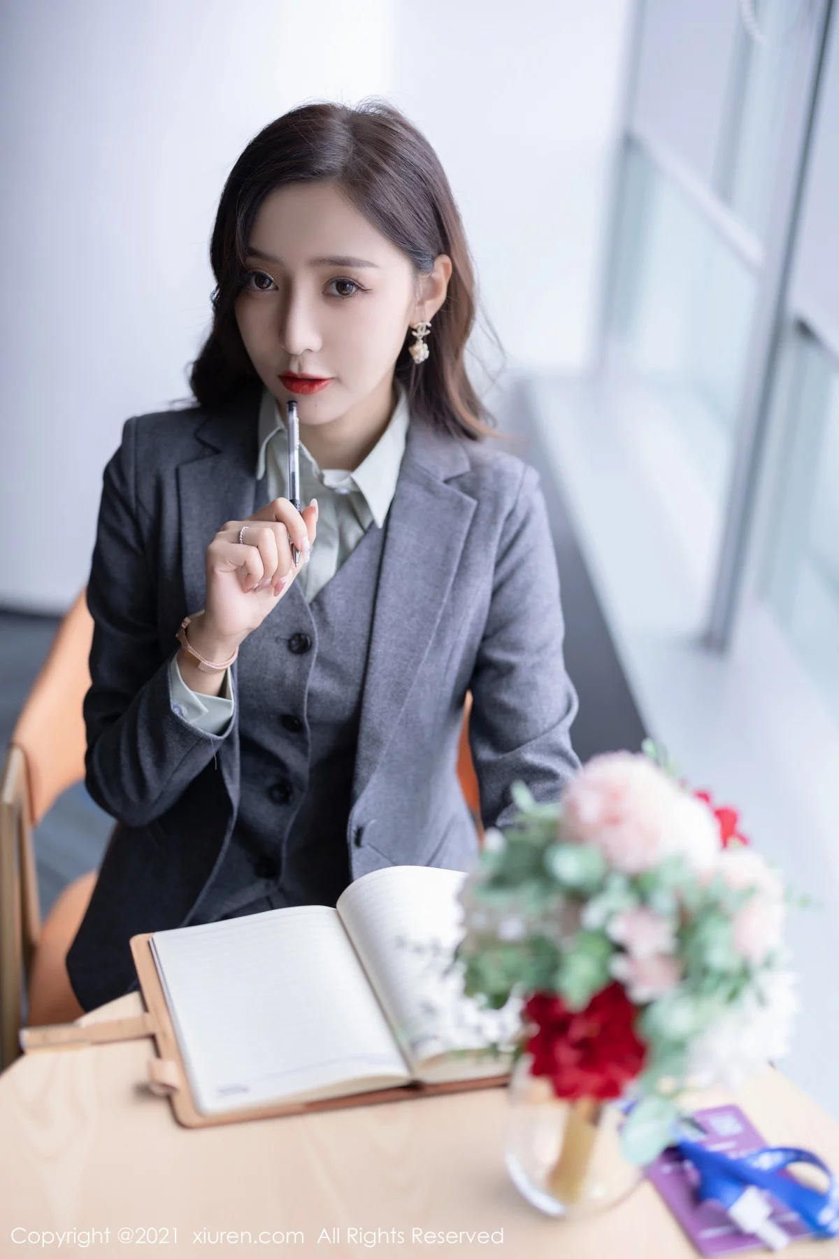 [[XiuRen秀人网]秀人网]No.4251_女神王馨瑶yanni私房半脱露性感内衣超薄黑丝裤袜完美诱惑写真80P
