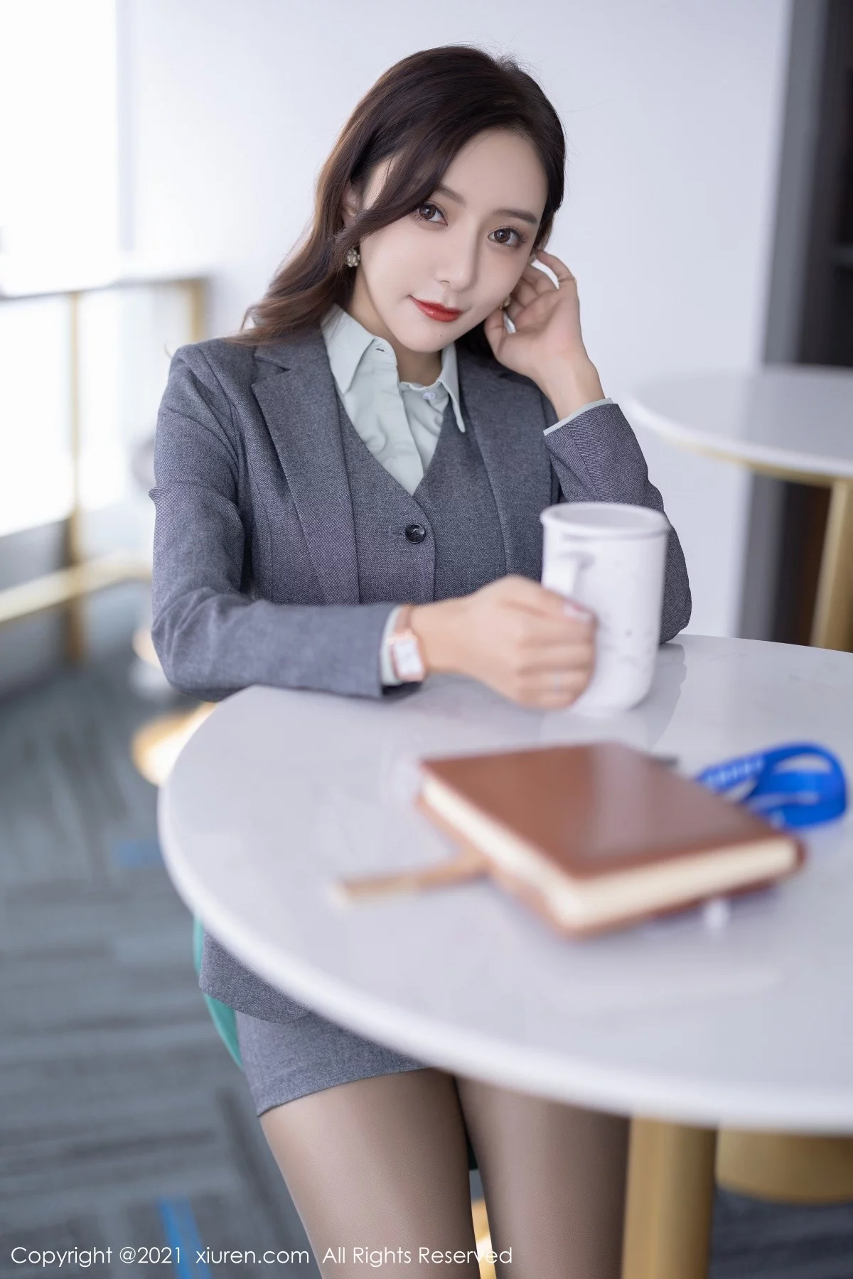 [[XiuRen秀人网]秀人网]No.4251_女神王馨瑶yanni私房半脱露性感内衣超薄黑丝裤袜完美诱惑写真80P