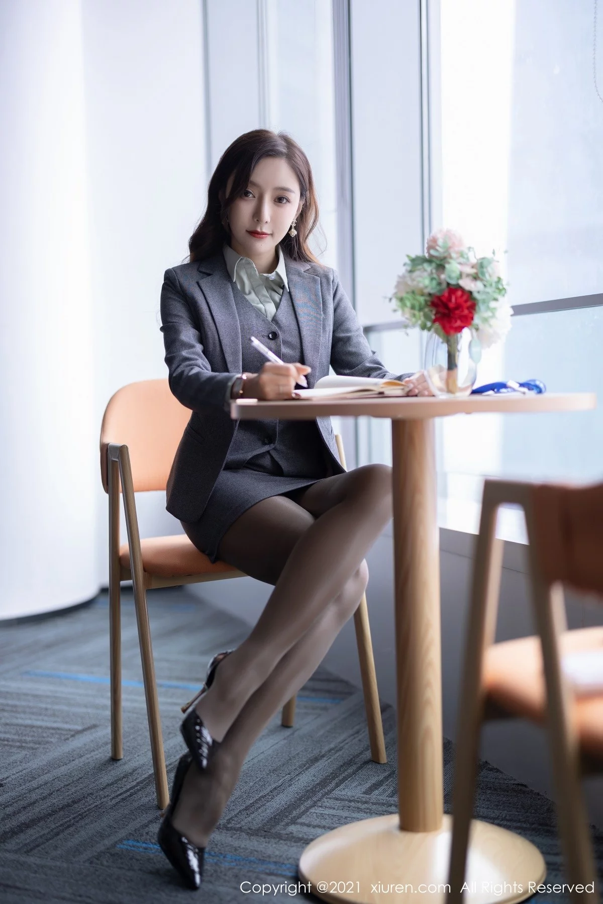 [[XiuRen秀人网]秀人网]No.4251_女神王馨瑶yanni私房半脱露性感内衣超薄黑丝裤袜完美诱惑写真80P