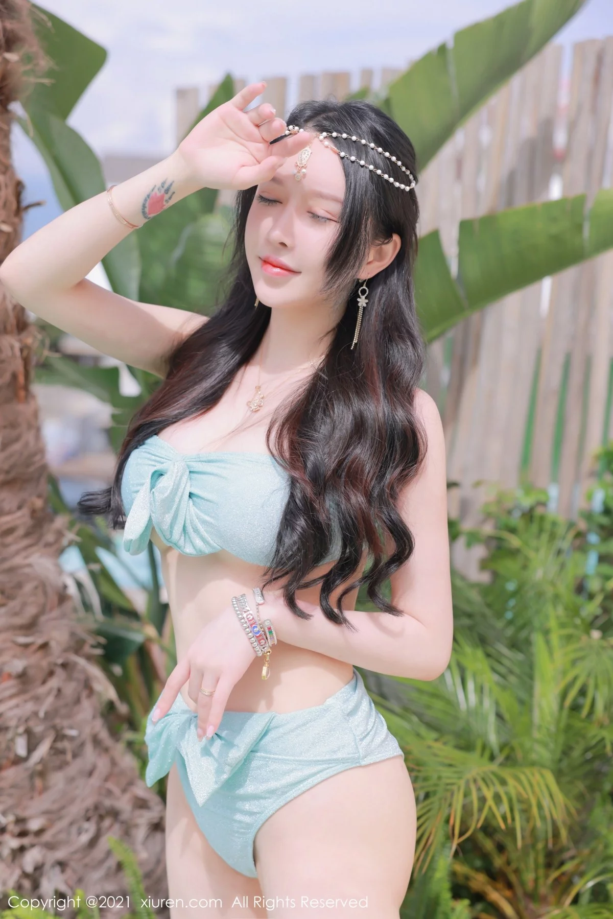 [[XiuRen秀人网]秀人网]No.4248_模特玉兔miki大理旅拍异域风情主题半脱秀完美身材诱惑写真50P