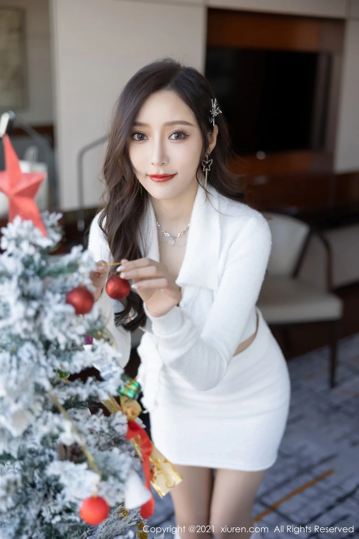 [[XiuRen秀人网]秀人网]No.4359_女神王馨瑶yanni圣诞节主题红色情趣服饰配蕾丝袜火辣诱惑写真81P