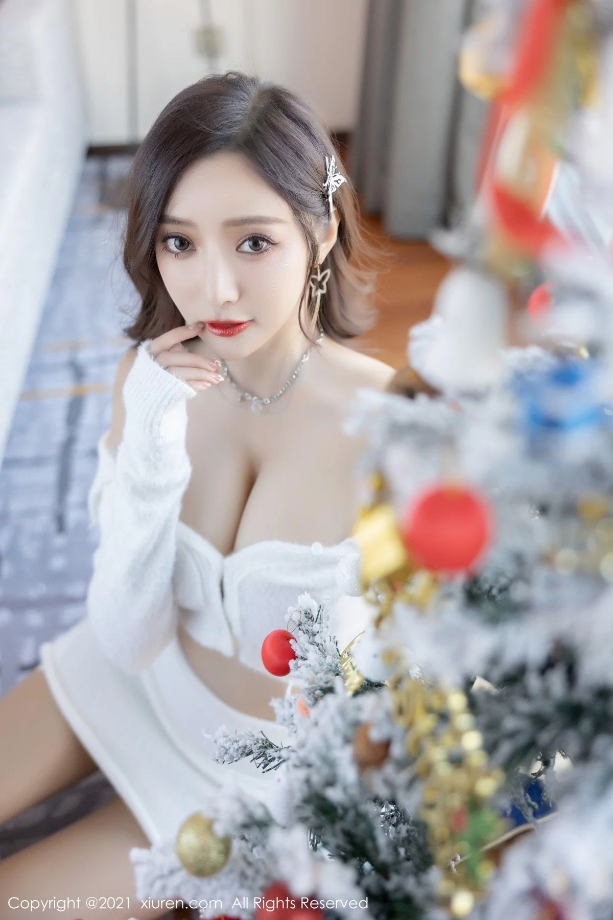 [[XiuRen秀人网]秀人网]No.4359_女神王馨瑶yanni圣诞节主题红色情趣服饰配蕾丝袜火辣诱惑写真81P