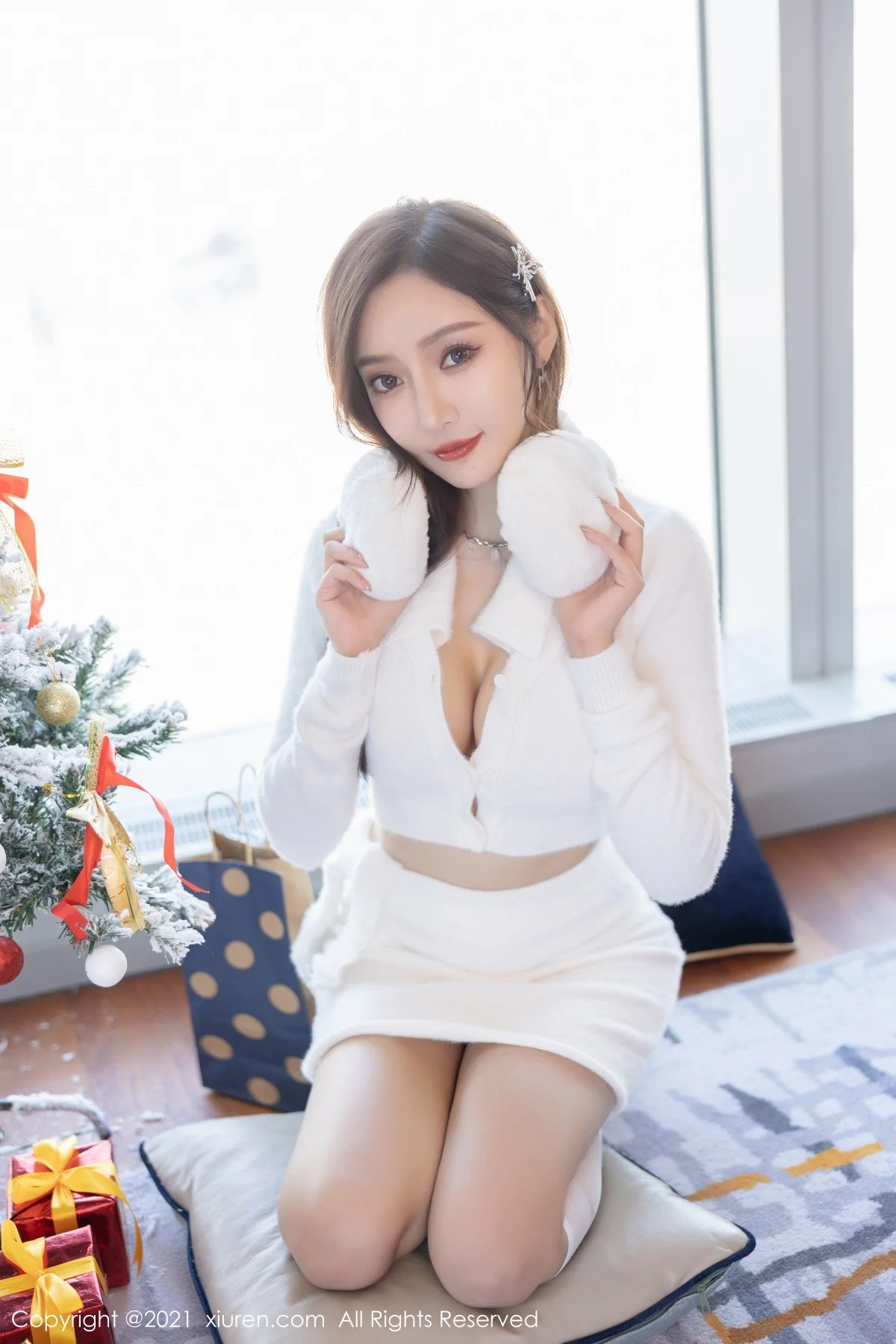 [[XiuRen秀人网]秀人网]No.4359_女神王馨瑶yanni圣诞节主题红色情趣服饰配蕾丝袜火辣诱惑写真81P