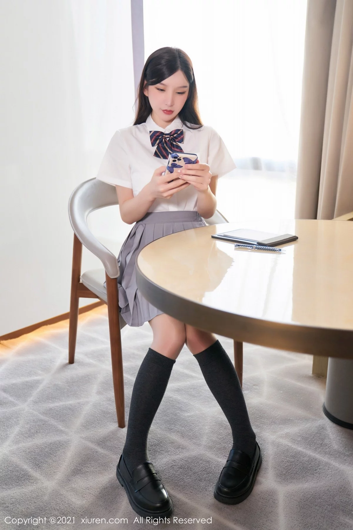 [[XiuRen秀人网]秀人网]No.4258_女神周于希Sandy惩罚游戏主题性感百褶裙下闪亮肉丝诱惑写真88P