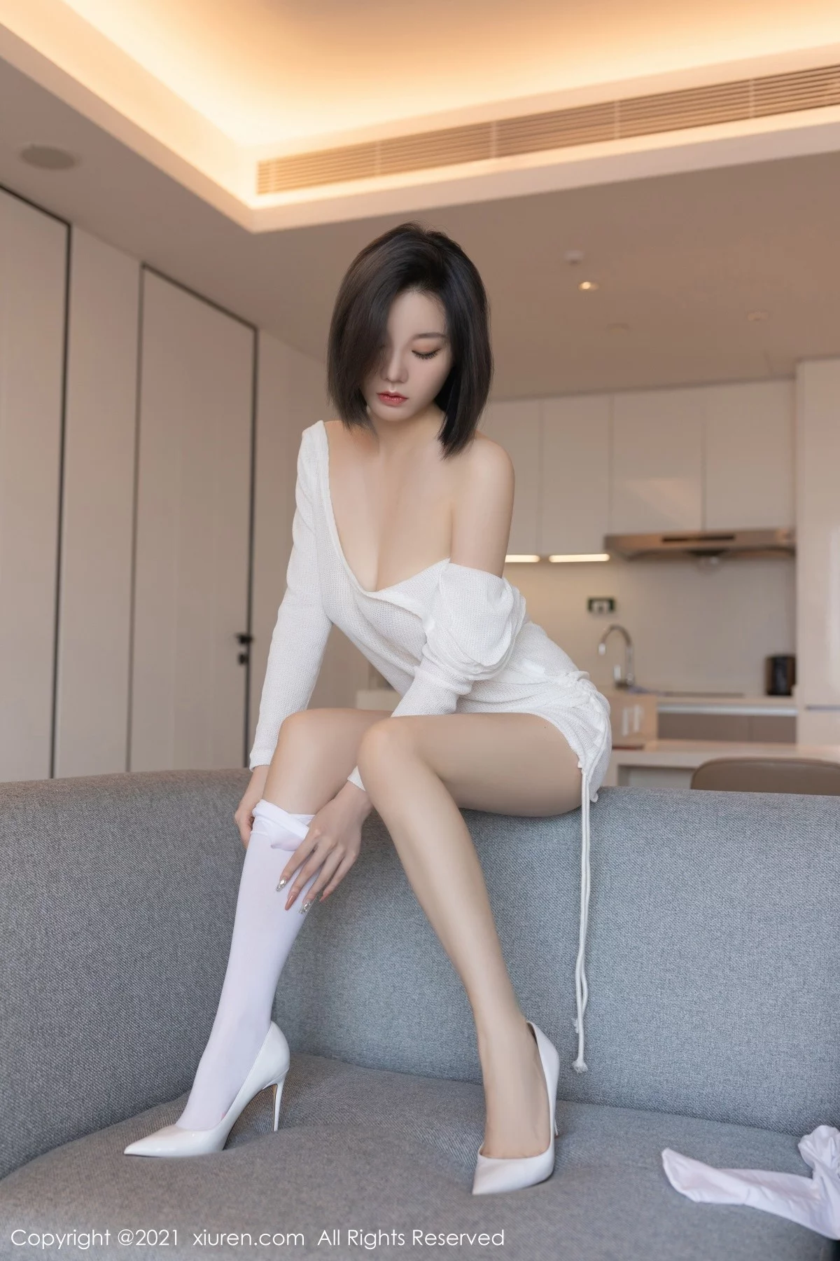 [[XiuRen秀人网]秀人网]No.4255_模特安然Maleah重庆旅拍洁白多姿镂空服饰秀翘臀美腿诱惑写真80P