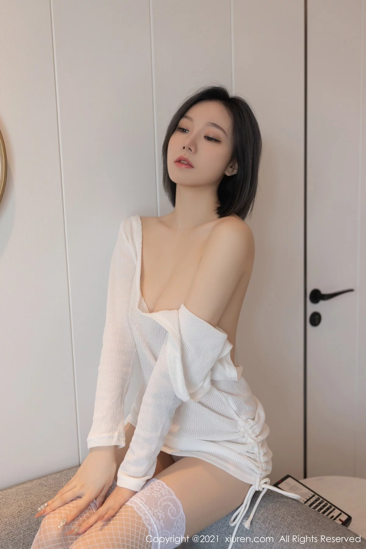 [[XiuRen秀人网]秀人网]No.4255_模特安然Maleah重庆旅拍洁白多姿镂空服饰秀翘臀美腿诱惑写真80P