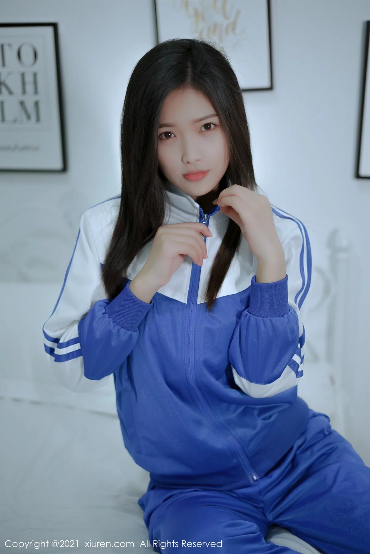 [[XiuRen秀人网]秀人网]No.4252_模特星萌清纯动人蓝色的校服配蕾丝袜半脱秀完美身材诱惑写真49P
