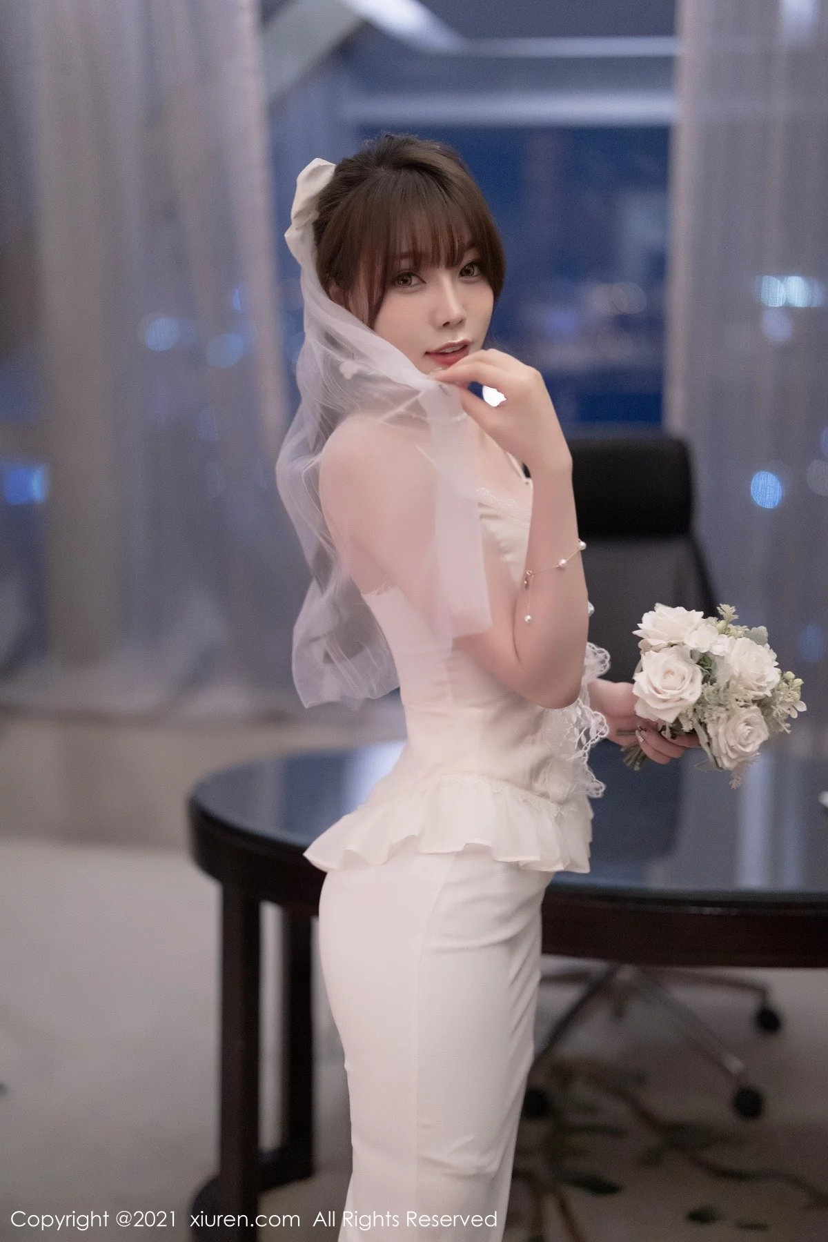 [[XiuRen秀人网]秀人网]No.4269_女神芝芝Booty私房薄透新娘服饰配白丝吊袜秀惹火身材诱惑写真100P