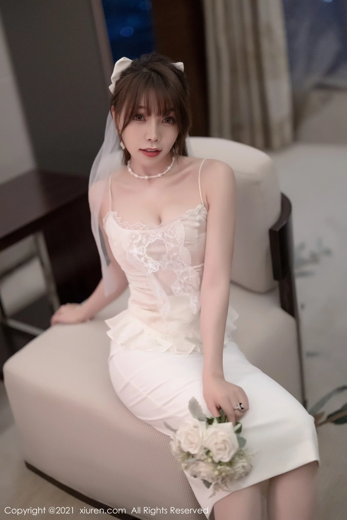 [[XiuRen秀人网]秀人网]No.4269_女神芝芝Booty私房薄透新娘服饰配白丝吊袜秀惹火身材诱惑写真100P