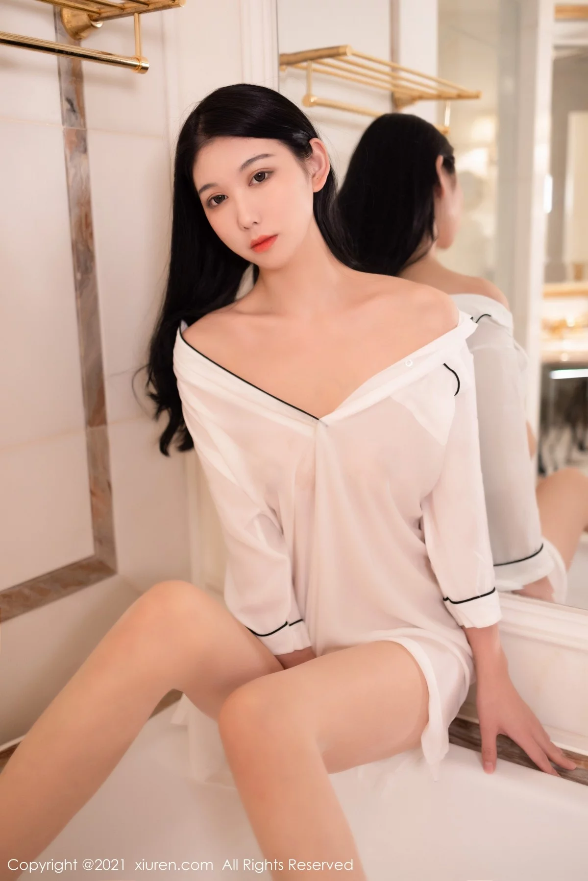[[XiuRen秀人网]秀人网]No.4270_模特李雅柔182CM浴室洁白多姿睡衣配开档肉丝撩人姿势诱惑写真44P