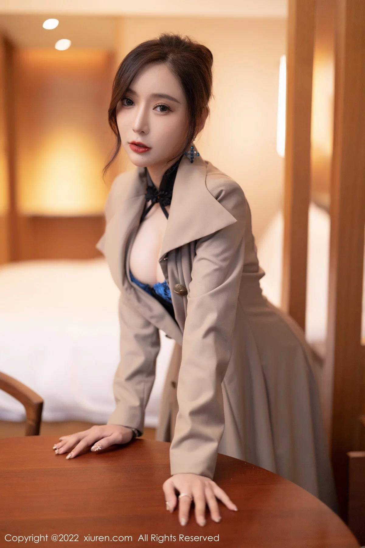 [[XiuRen秀人网]秀人网]No.4417_女神王馨瑶yanni半脱风衣露黑色轻透内衣秀惹火身材诱惑写真94P