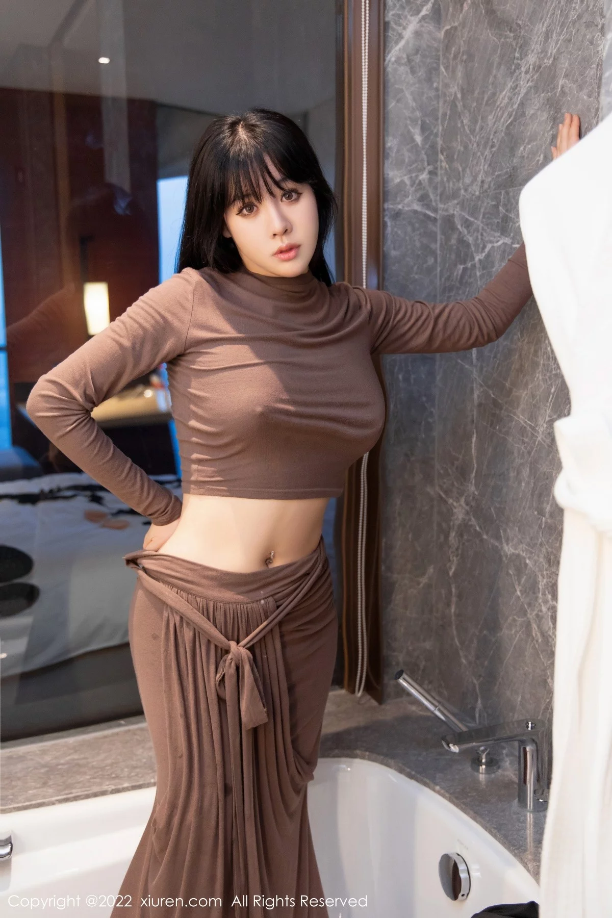 [[XiuRen秀人网]秀人网]No.4418_模特徐媛媛私房脱咖啡色长裙露开档无内黑丝裤袜惹火诱惑写真42P