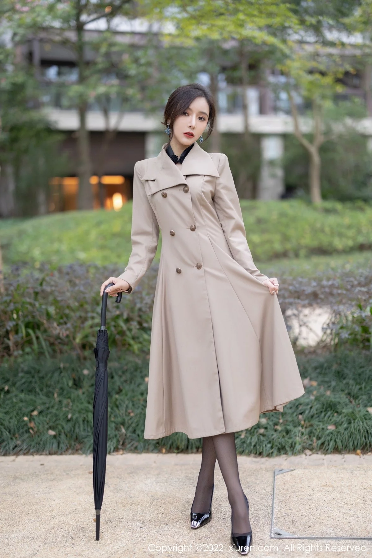 [[XiuRen秀人网]秀人网]No.4417_女神王馨瑶yanni半脱风衣露黑色轻透内衣秀惹火身材诱惑写真94P