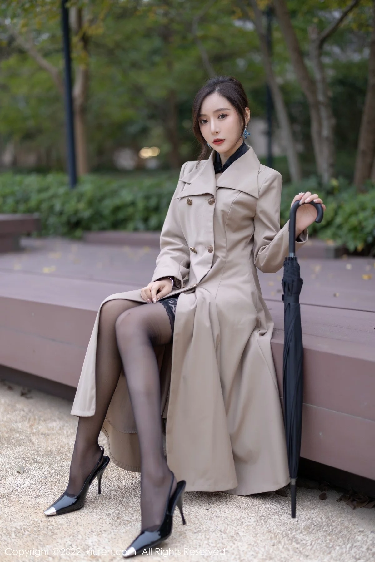 [[XiuRen秀人网]秀人网]No.4417_女神王馨瑶yanni半脱风衣露黑色轻透内衣秀惹火身材诱惑写真94P