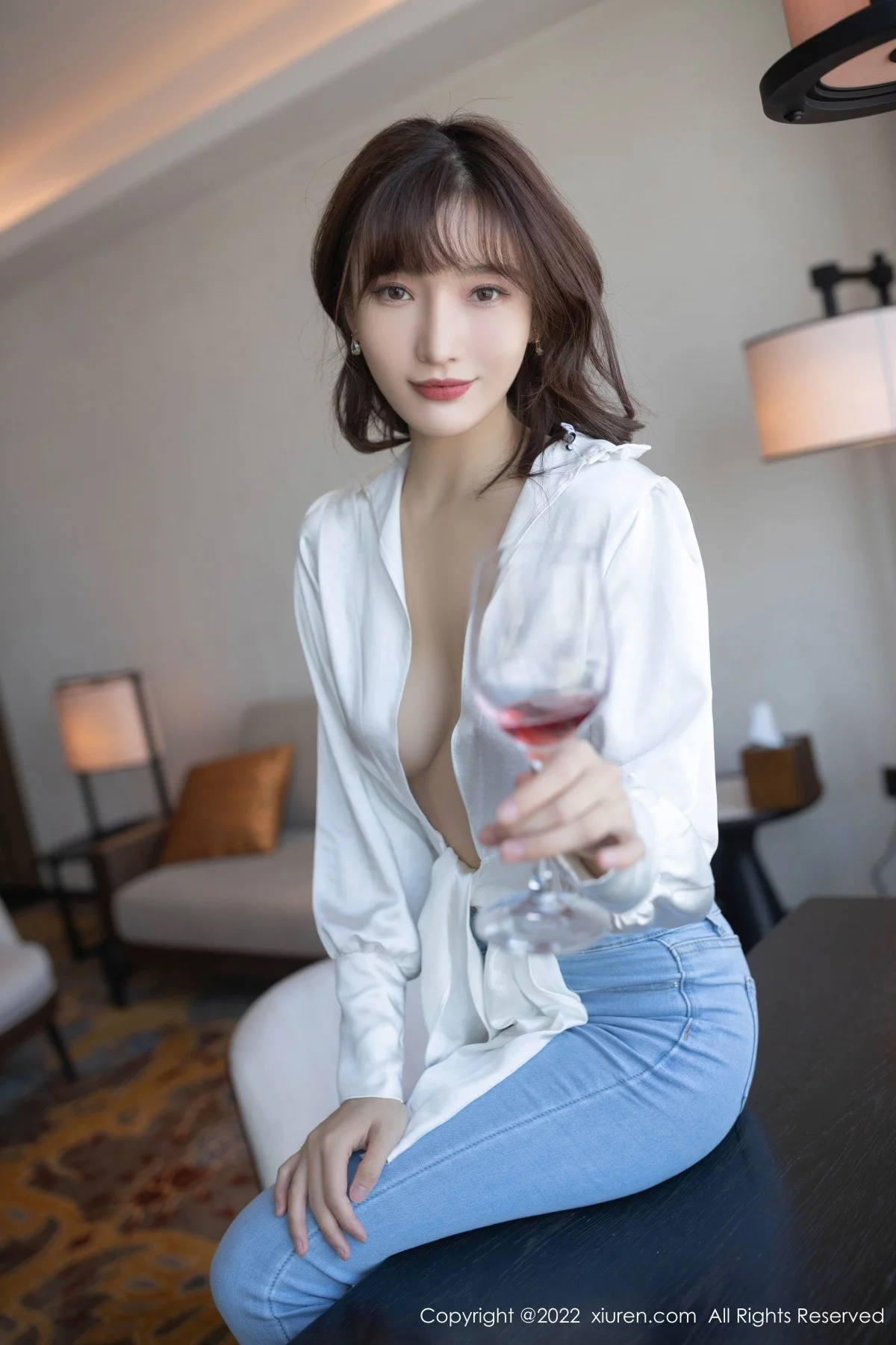[[XiuRen秀人网]秀人网]No.4425_模特陆萱萱简约白T配牛仔裤半脱露开档肉丝撩人姿势诱惑写真89P