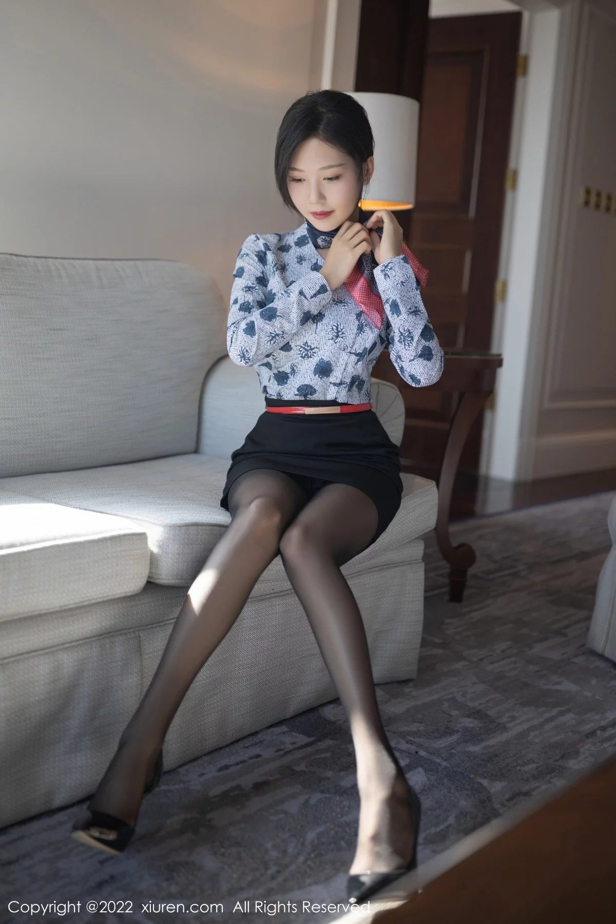 [[XiuRen秀人网]秀人网]No.4430_模特抖娘利世空姐制服主题私房半脱露性感蕾丝内衣撩人诱惑写真79P