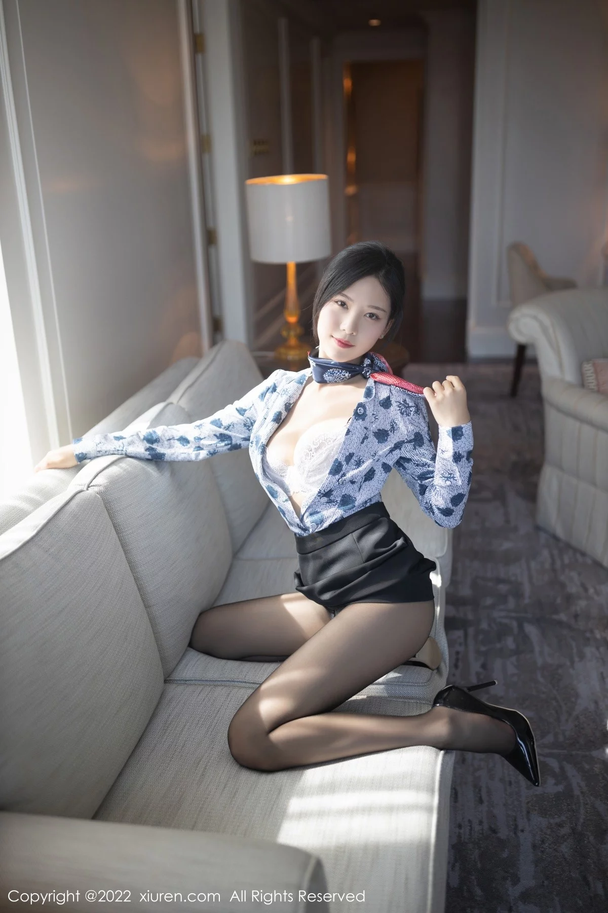 [[XiuRen秀人网]秀人网]No.4430_模特抖娘利世空姐制服主题私房半脱露性感蕾丝内衣撩人诱惑写真79P