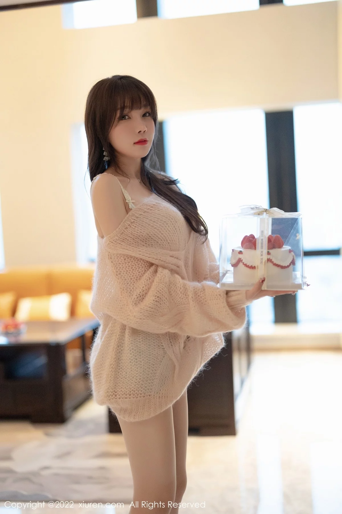 [[XiuRen秀人网]秀人网]No.4435_女神芝芝Booty私房缕空毛衣配牛仔短裤半脱露性感内衣诱惑写真94P