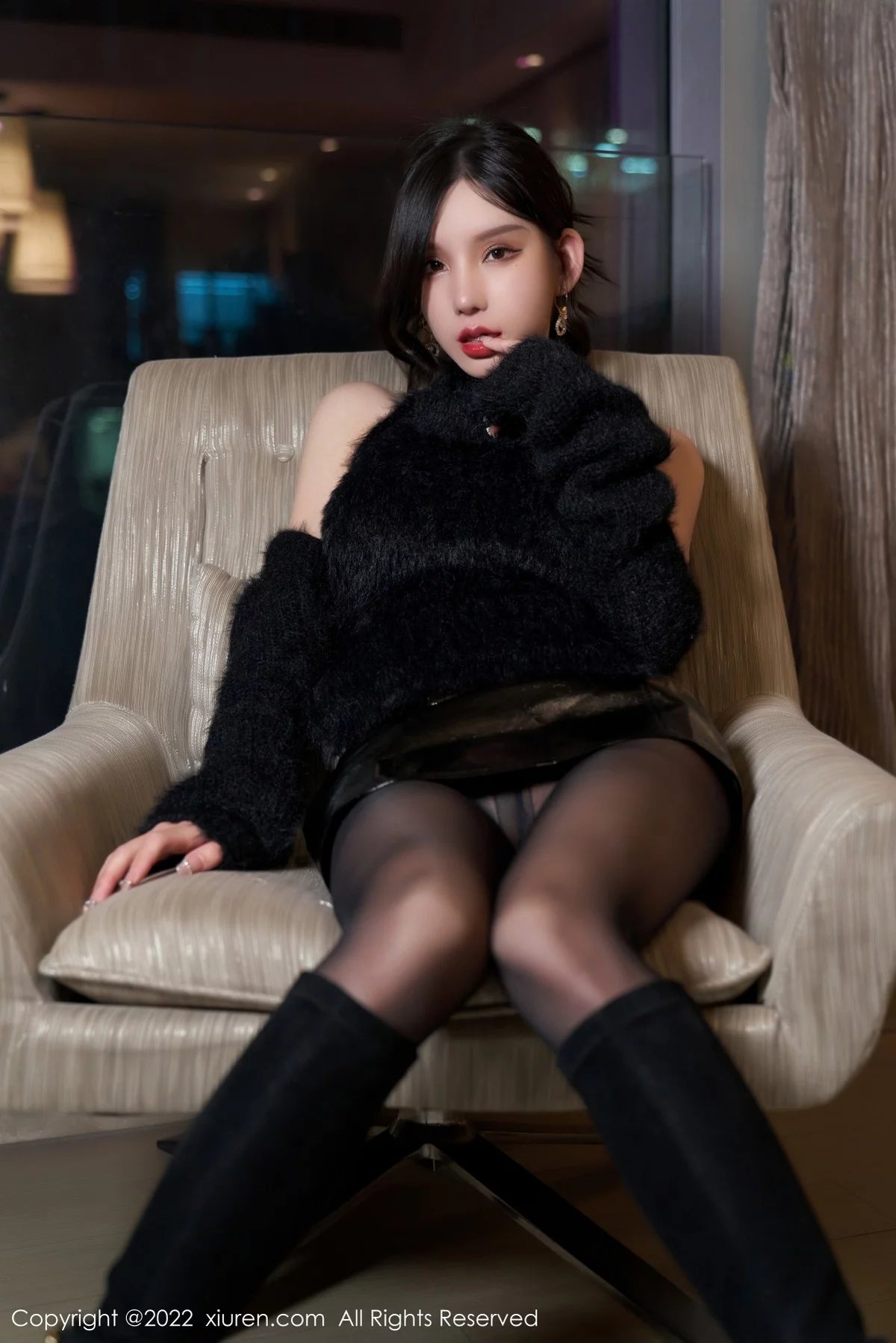 [[XiuRen秀人网]秀人网]No.4437_女神周于希Sally私房半脱全裸上身配破烂无内黑丝极致诱惑写真87P