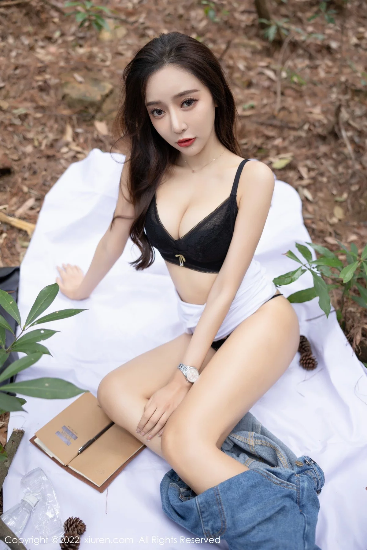 [[XiuRen秀人网]秀人网]No.4465_女神王馨瑶yanni户外探险主题脱牛仔背带服露黑色内衣性感写真63P