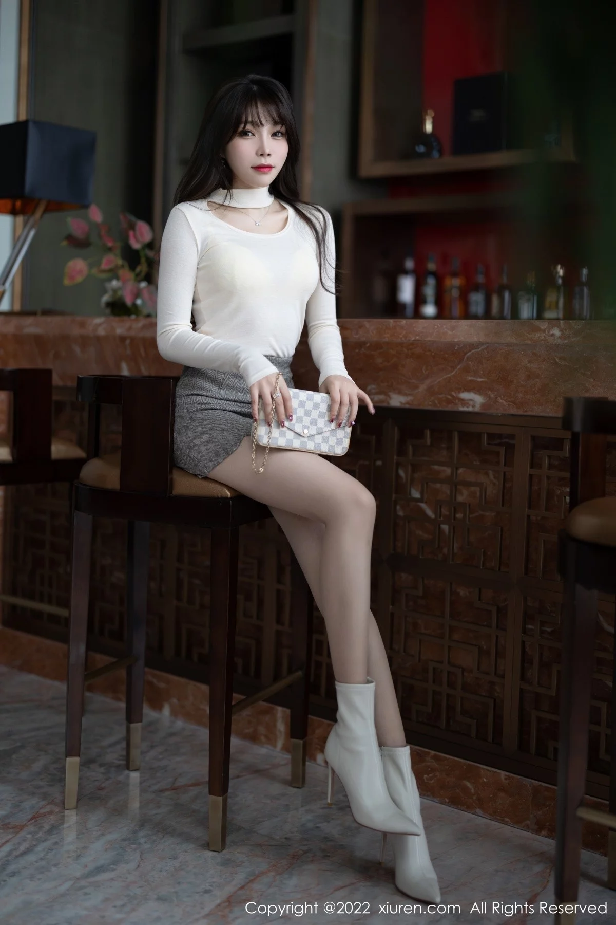 [[XiuRen秀人网]秀人网]No.4474_女神芝芝Booty白色收身上衣配灰短裙露超薄肉丝秀翘臀诱惑写真97P
