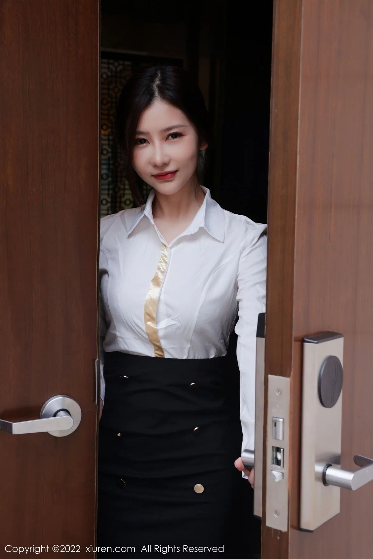 [[XiuRen秀人网]秀人网]No.4472_模特尹甜甜三亚旅拍浴室薄透衬衫配无内黑丝湿身惹火诱惑写真82P