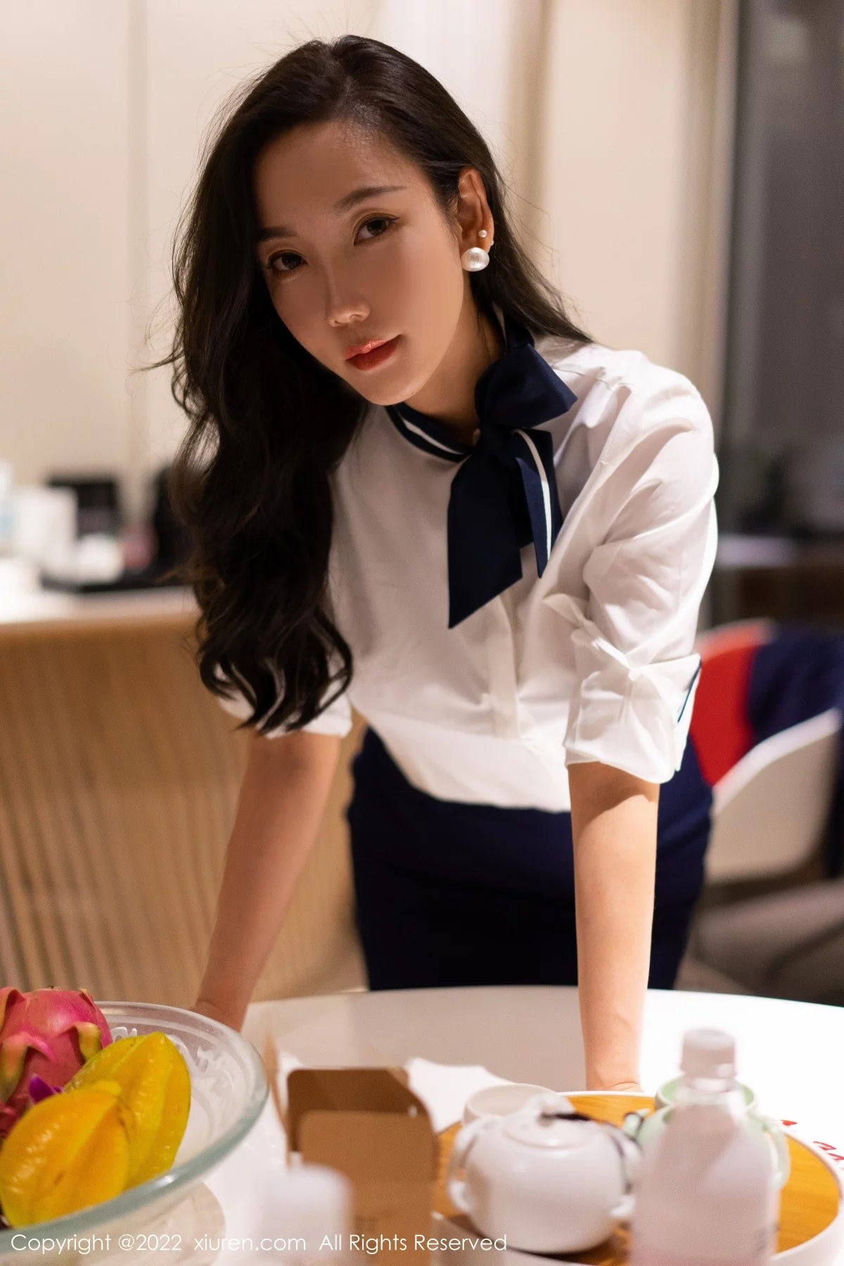 [[XiuRen秀人网]秀人网]No.4478_模特艾静香三亚旅拍深蓝色职业服饰半脱露性感内衣丰满诱惑写真50P