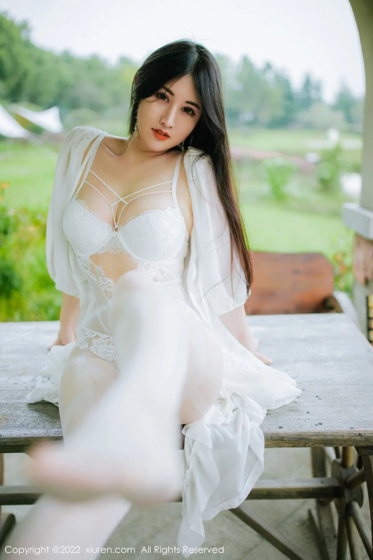 [[XiuRen秀人网]秀人网]No.4476_模特诗诗kiki轻透长衫配蕾丝内衣户外加室内秀丰满身材诱惑写真39P