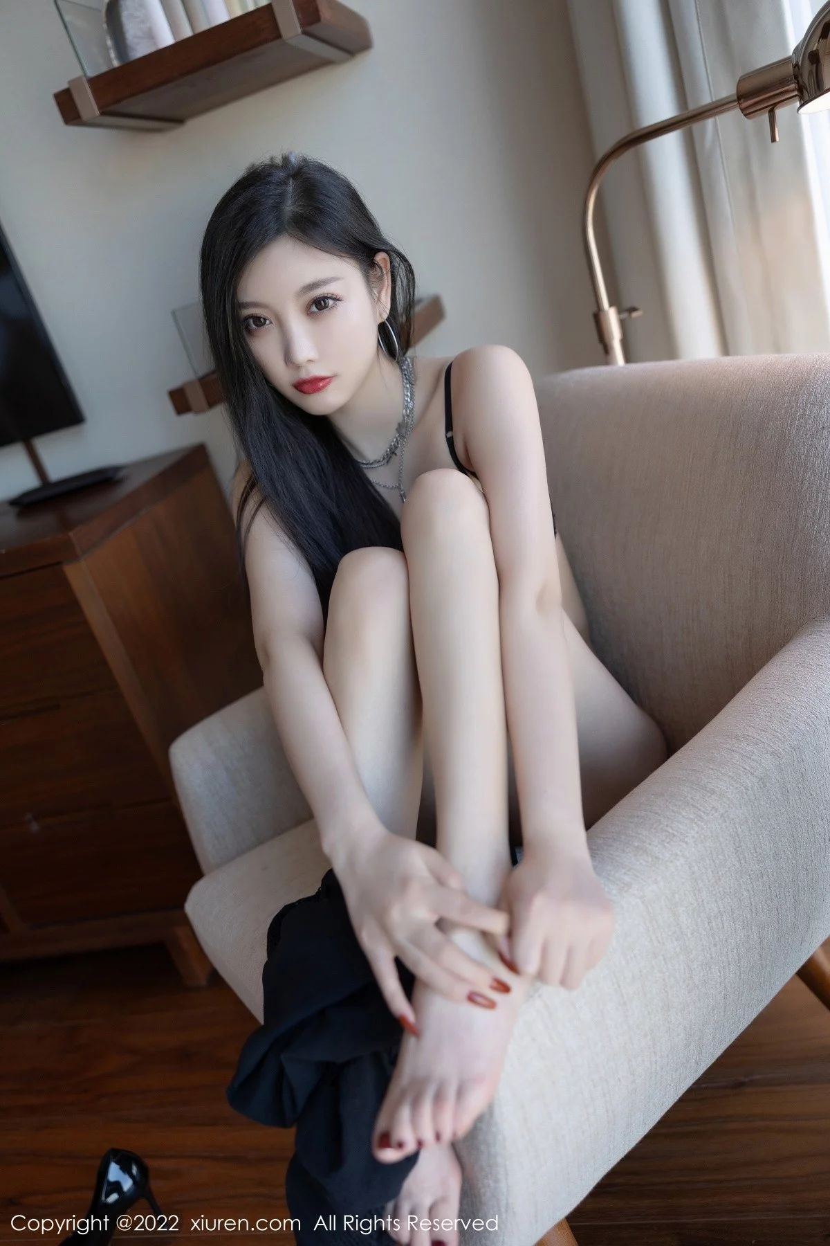 [[XiuRen秀人网]秀人网]No.4480_女神杨晨晨Yome清爽黑色镂空上衣半脱秀丰满身材撩人诱惑写真75P
