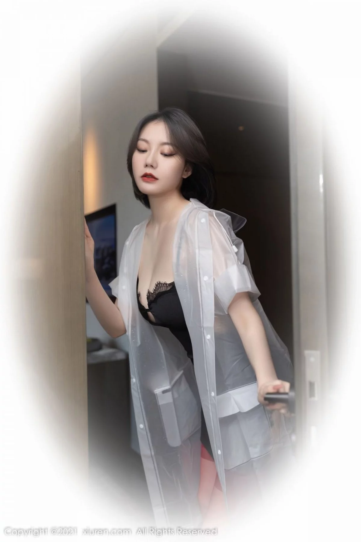 [[XiuRen秀人网]秀人网]No.4362_模特安然Maleah重庆旅拍精致黑色内衣配红丝吊袜撩人诱惑写真80P