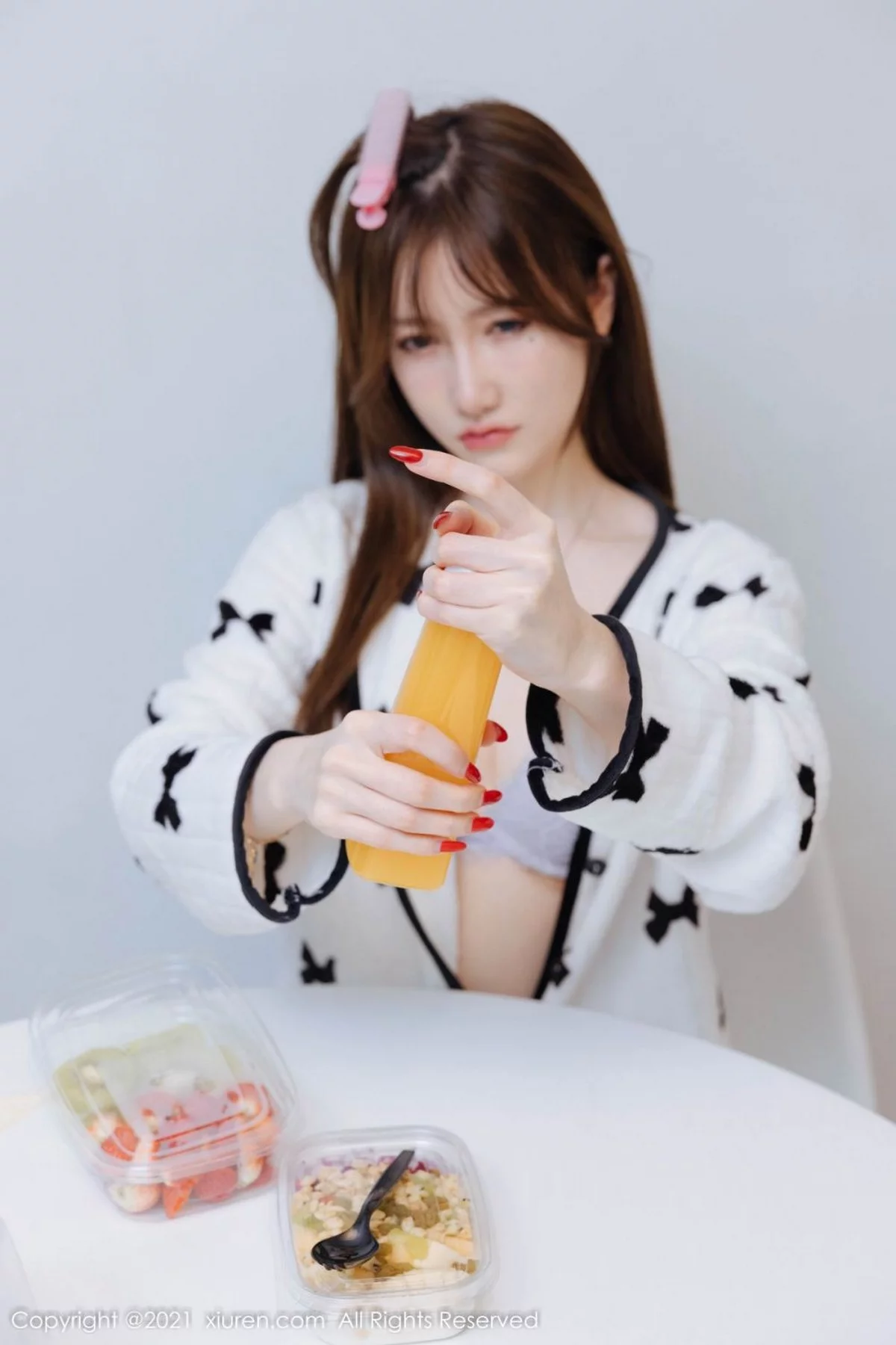 [[XiuRen秀人网]秀人网]No.4365_模特美桃酱女主持主题私房半脱露蕾丝内衣超薄肉丝迷人诱惑写真80P