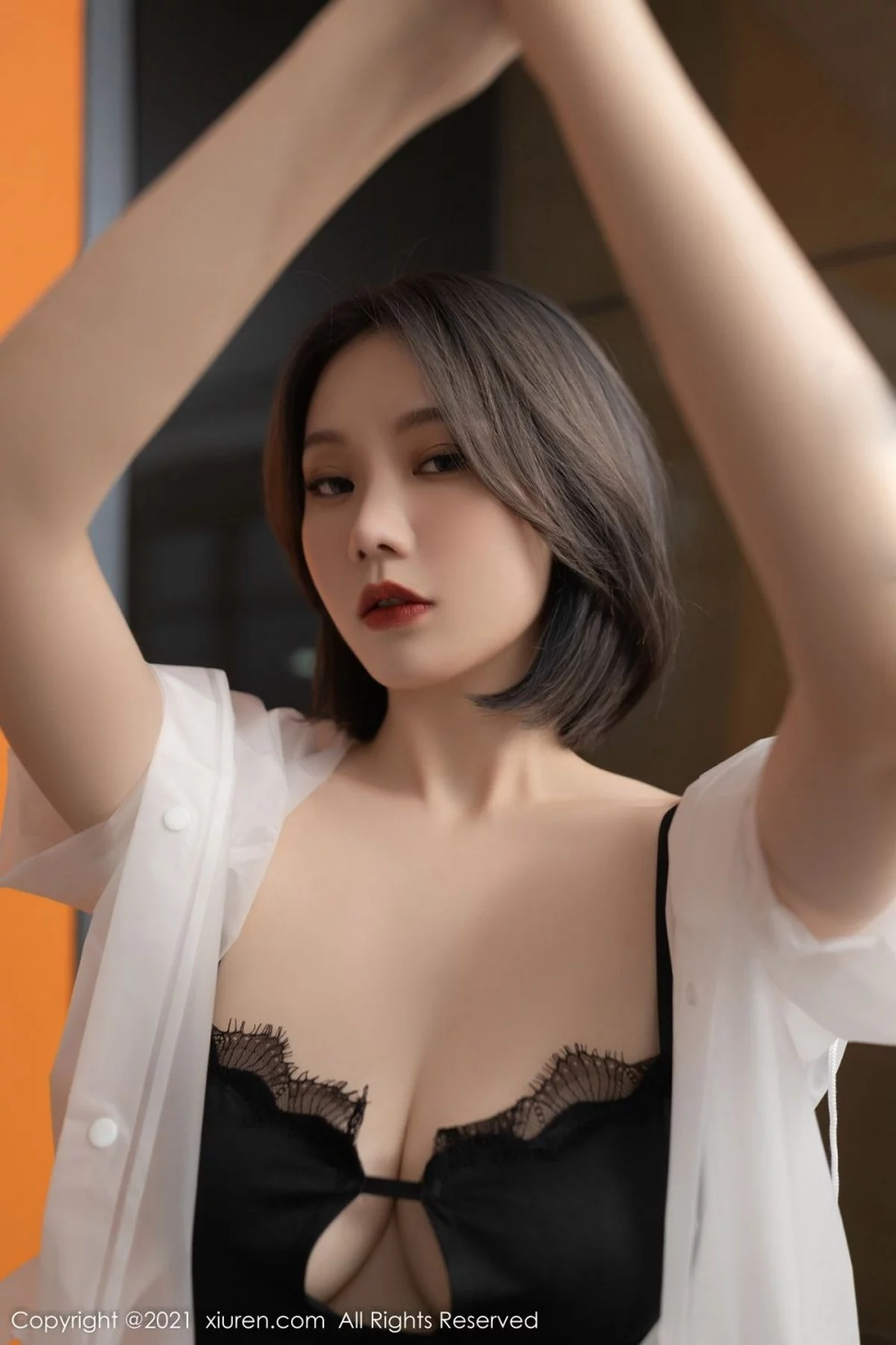 [[XiuRen秀人网]秀人网]No.4362_模特安然Maleah重庆旅拍精致黑色内衣配红丝吊袜撩人诱惑写真80P