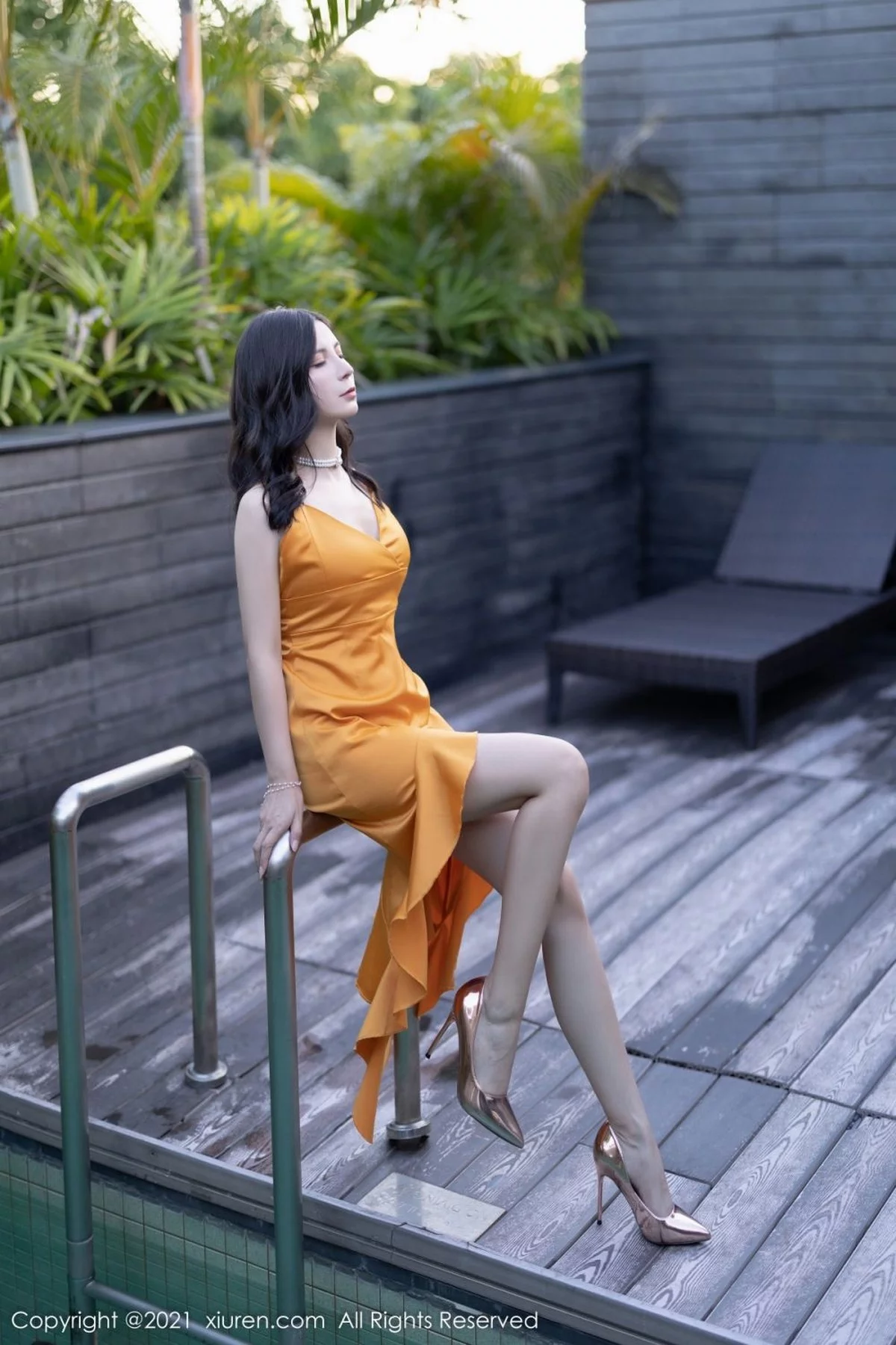 [[XiuRen秀人网]秀人网]No.4363_模特小蛮妖Yummy深圳旅拍脱性感JK制服露白色内衣诱惑写真73P